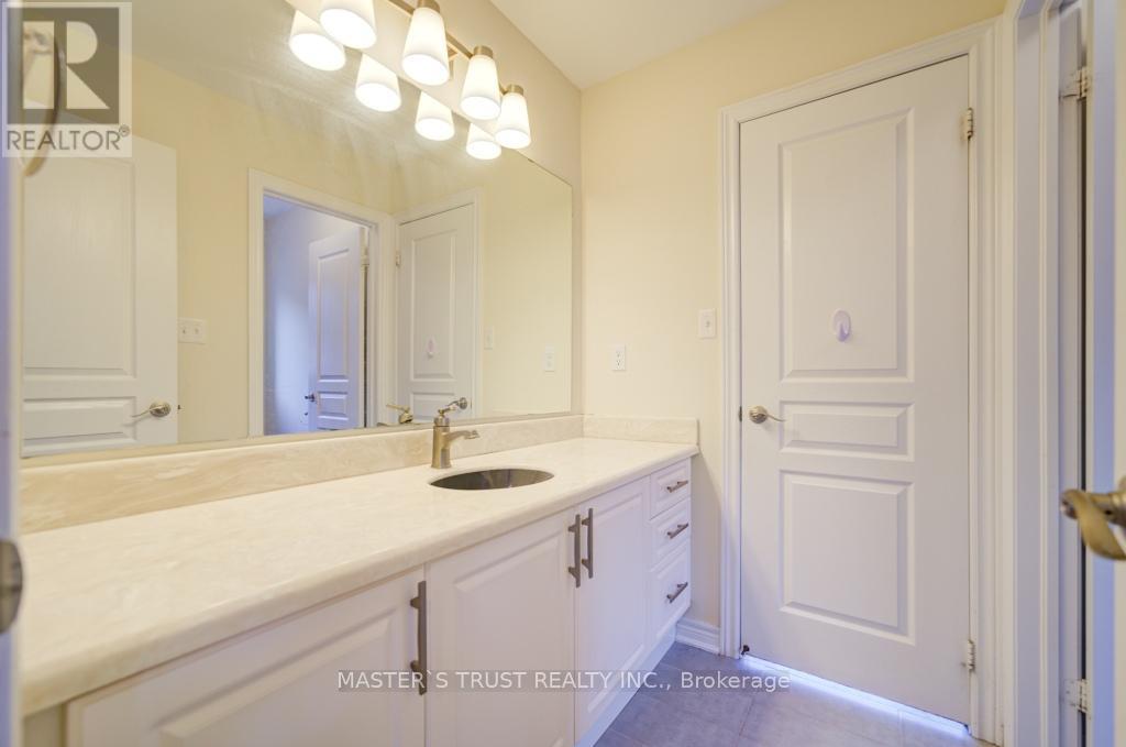 1189 Atkins Drive, Newmarket, Ontario  L3X 0E1 - Photo 31 - N12211746