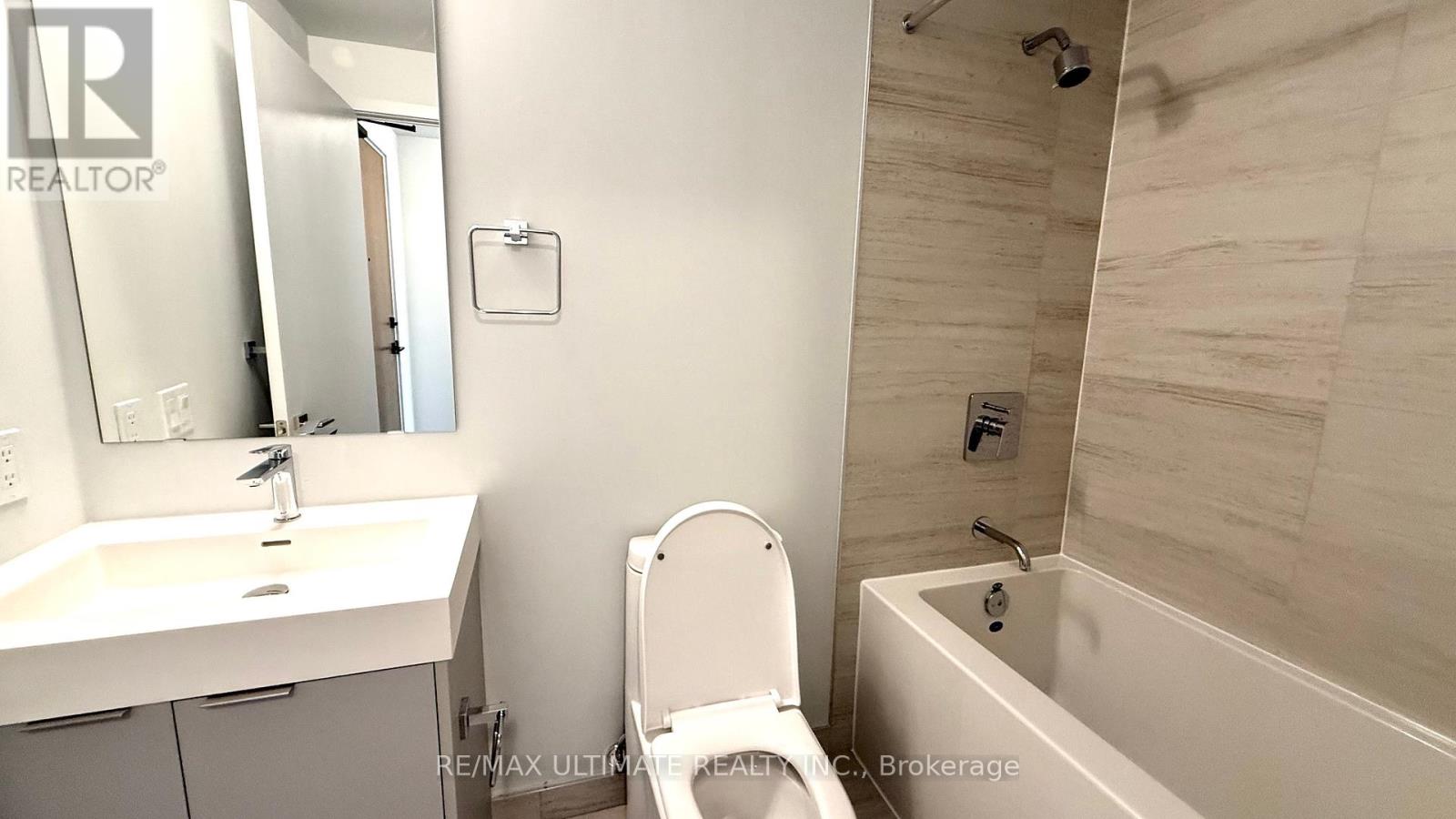 704 - 2920 Highway 7 Road, Vaughan, Ontario  L4K 0P4 - Photo 11 - N12211756