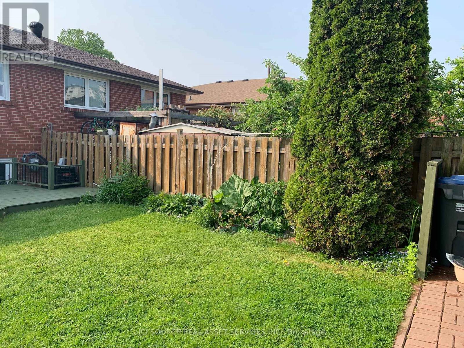 492 Ettridge Court, Mississauga, Ontario  L5G 1W6 - Photo 16 - W12211766