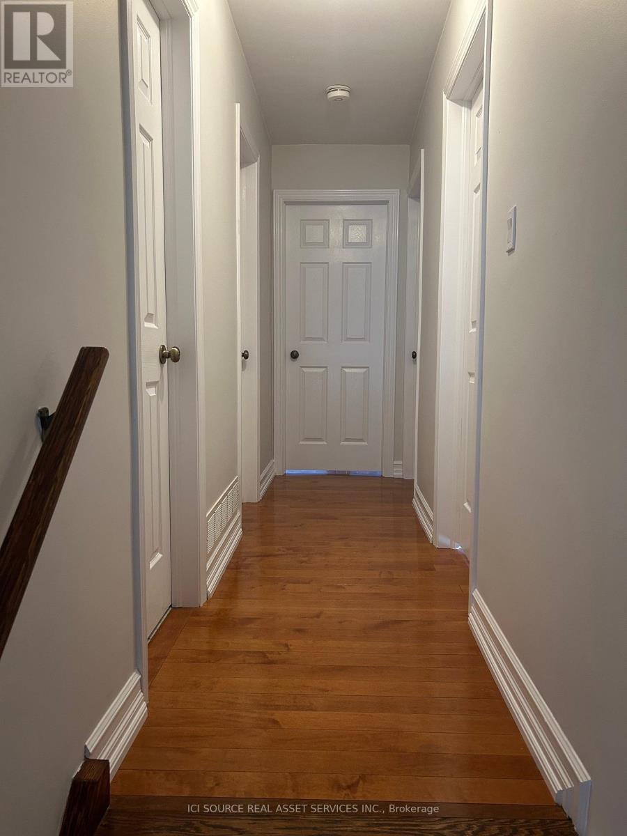 492 Ettridge Court, Mississauga, Ontario  L5G 1W6 - Photo 5 - W12211766