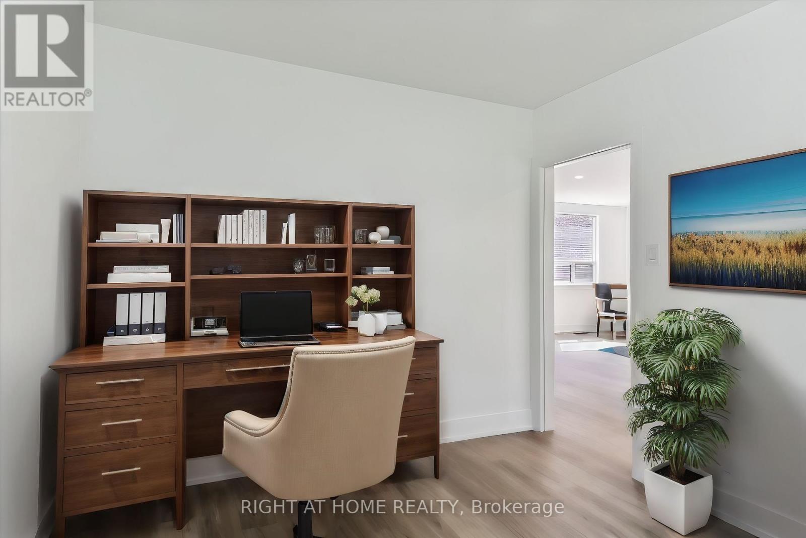 Upper - 35 Ingleside Drive, Toronto, Ontario  M3K 1V2 - Photo 4 - W12211769