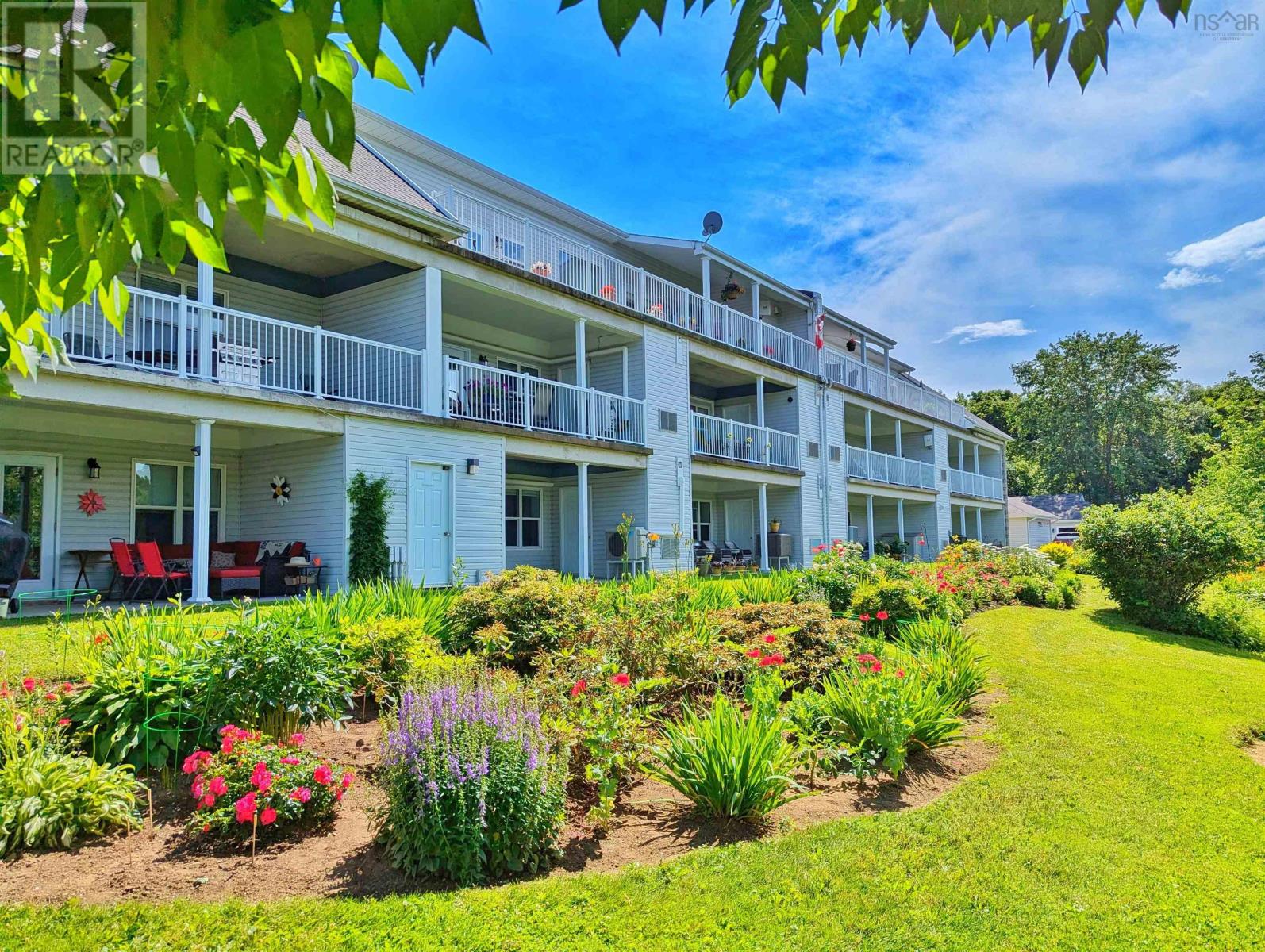 302 42 Bigelow Street, Wolfville, Nova Scotia  B4P 0A4 - Photo 2 - 202513385