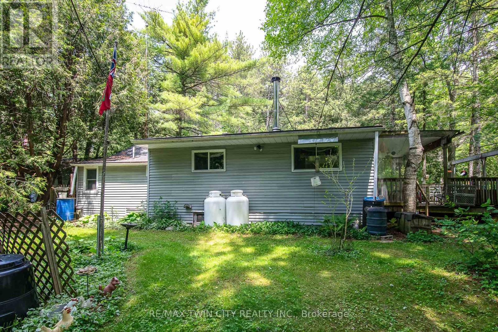 1002 Tenth Street, Centre Wellington, Ontario  N0B 1J0 - Photo 10 - X12211759