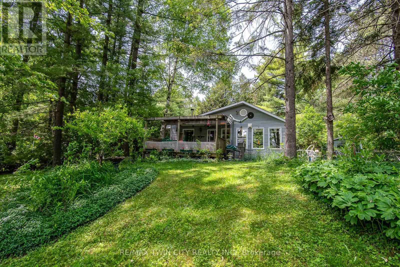 1002 Tenth Street, Centre Wellington, Ontario  N0B 1J0 - Photo 13 - X12211759