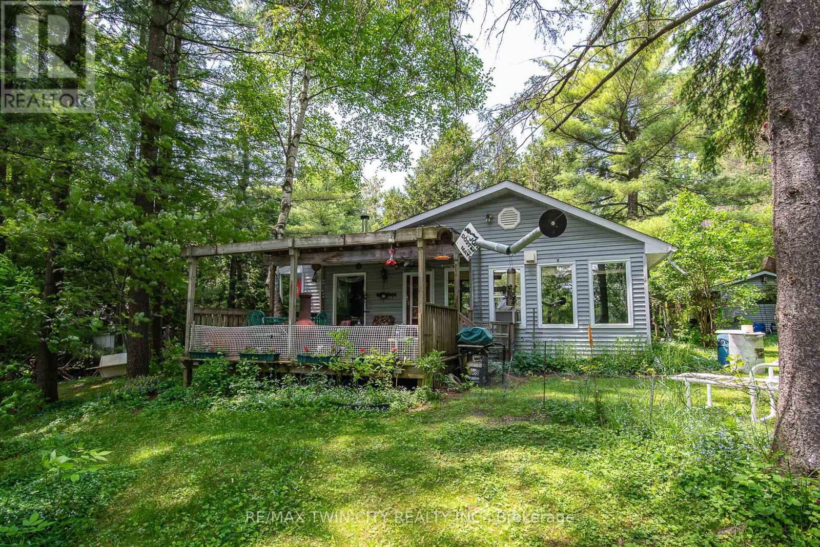 1002 Tenth Street, Centre Wellington, Ontario  N0B 1J0 - Photo 14 - X12211759