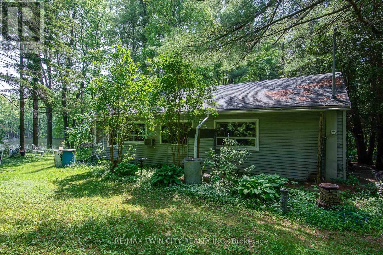 1002 Tenth Street, Centre Wellington, Ontario  N0B 1J0 - Photo 2 - X12211759
