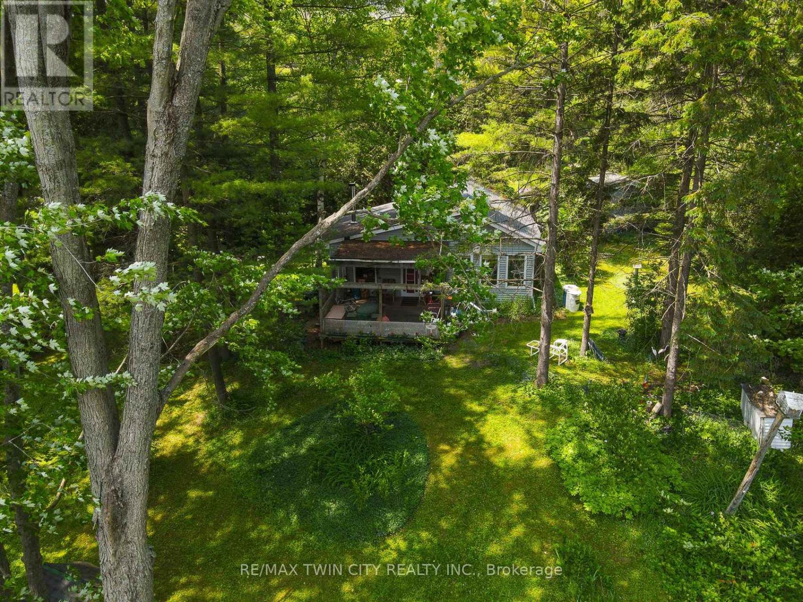 1002 Tenth Street, Centre Wellington, Ontario  N0B 1J0 - Photo 40 - X12211759