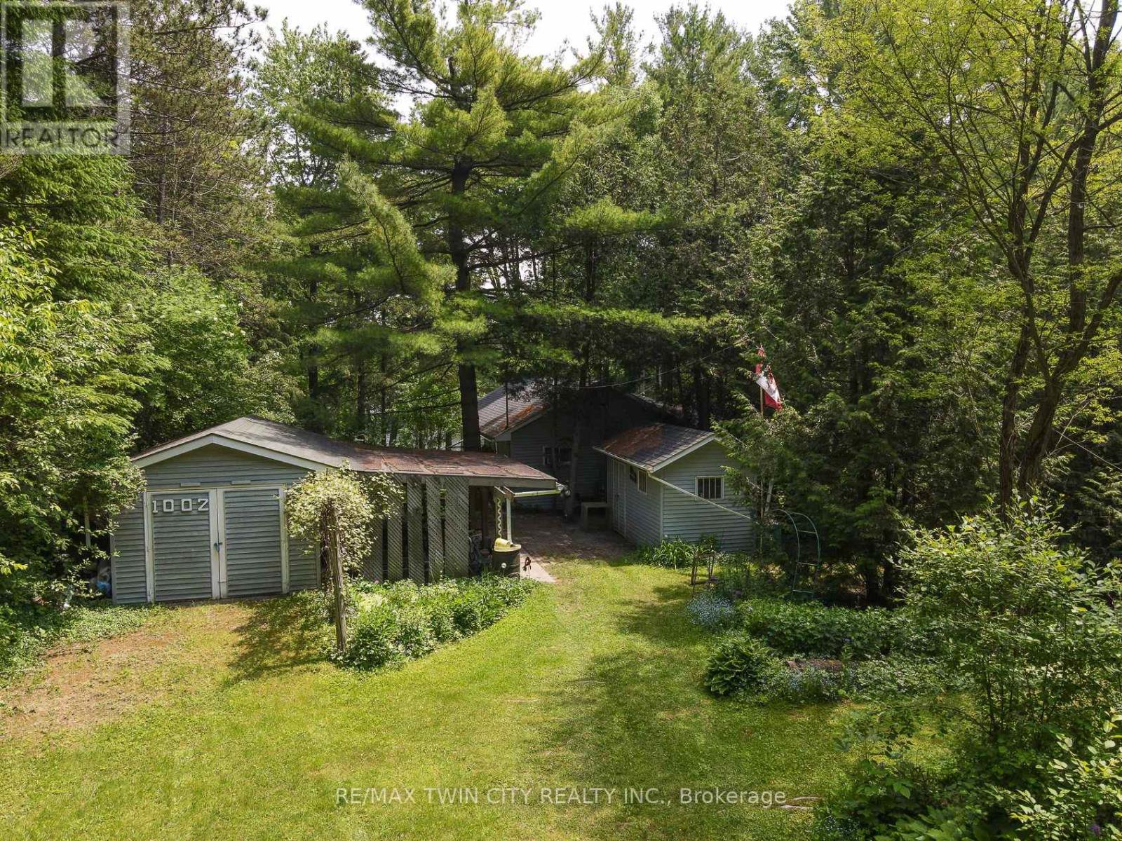 1002 Tenth Street, Centre Wellington, Ontario  N0B 1J0 - Photo 43 - X12211759