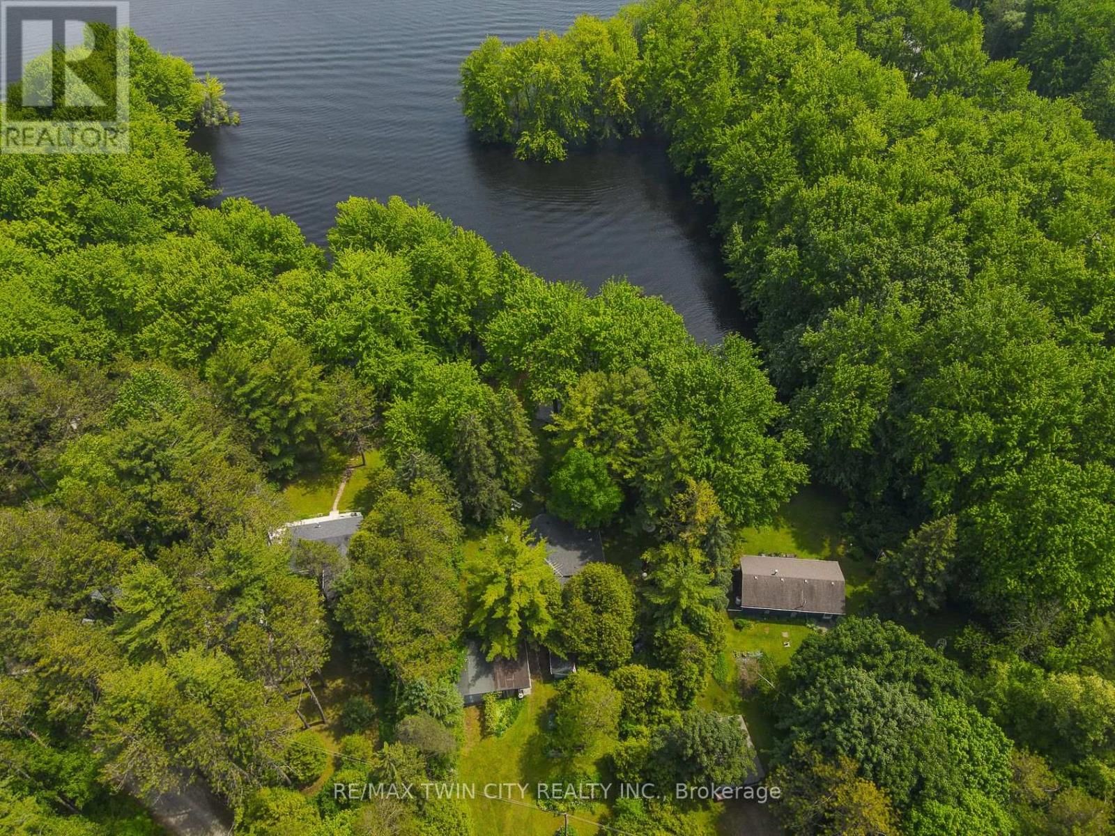 1002 Tenth Street, Centre Wellington, Ontario  N0B 1J0 - Photo 45 - X12211759