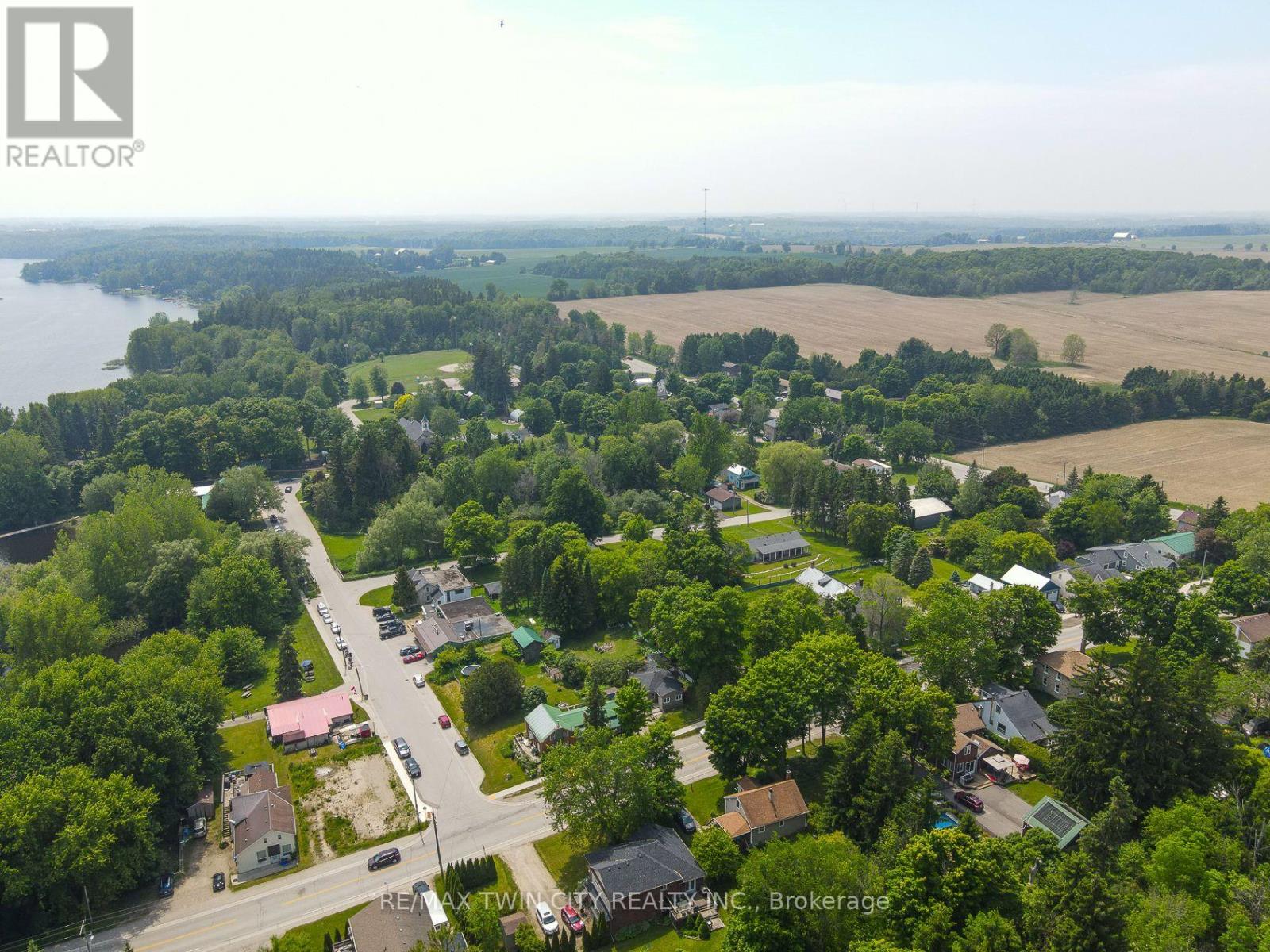 1002 Tenth Street, Centre Wellington, Ontario  N0B 1J0 - Photo 46 - X12211759