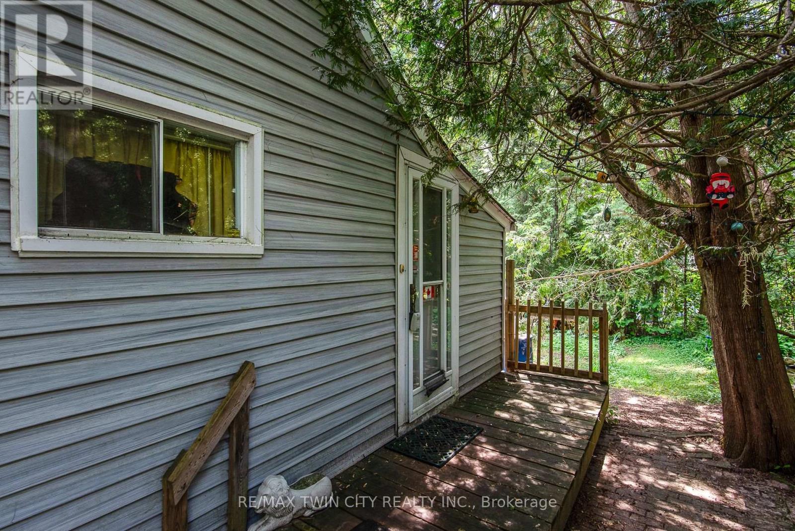 1002 Tenth Street, Centre Wellington, Ontario  N0B 1J0 - Photo 5 - X12211759