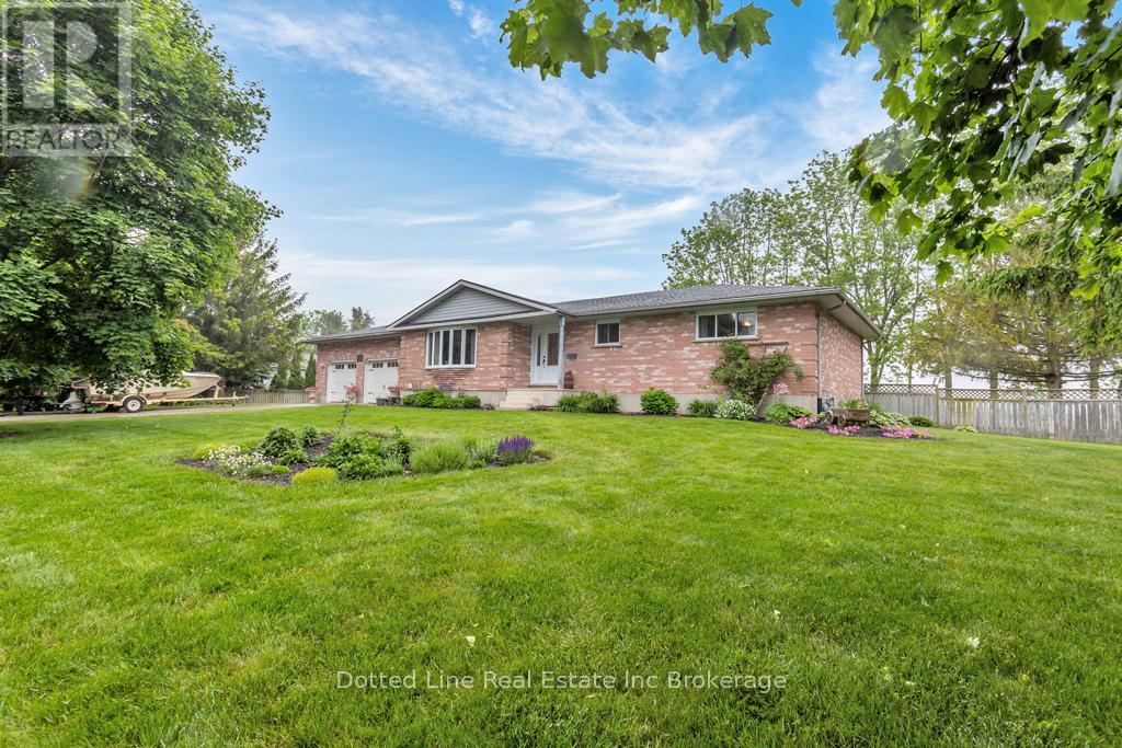 Photo 2 of 16 for 49937 Louisa Crescent