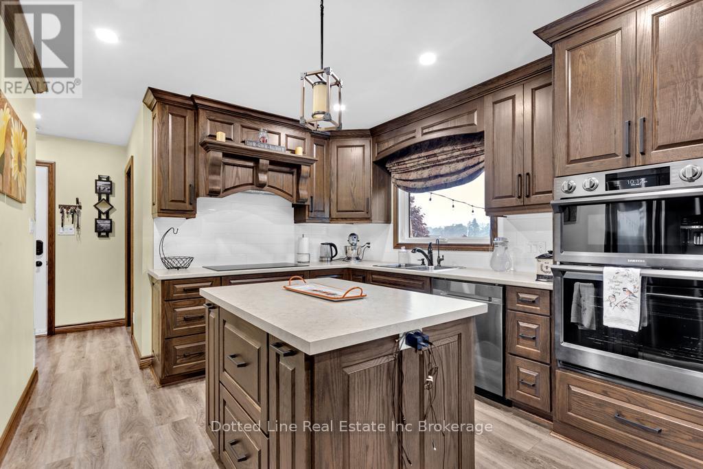 Photo 5 of 16 for 49937 Louisa Crescent