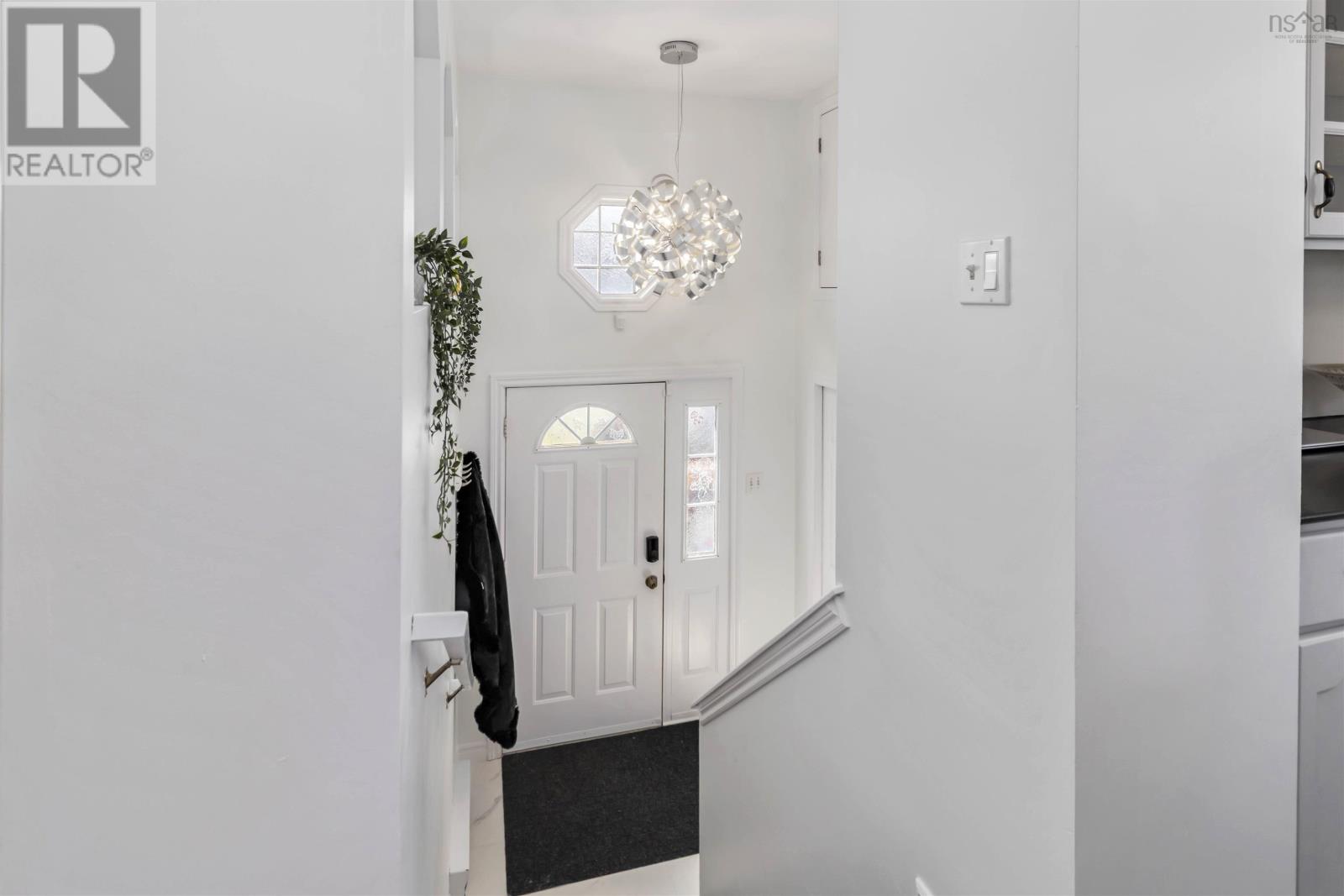 Property at 32 Thorncrest Court image 5
