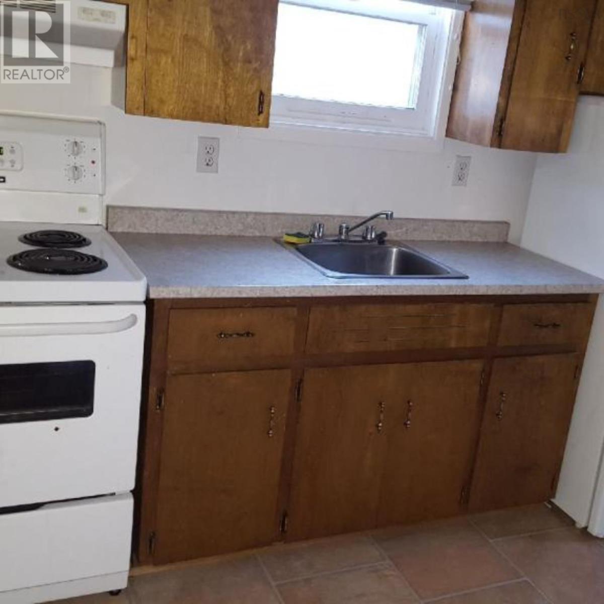 85 Whitney Avenue, Sydney, Nova Scotia  B1P 4Z8 - Photo 14 - 202514171