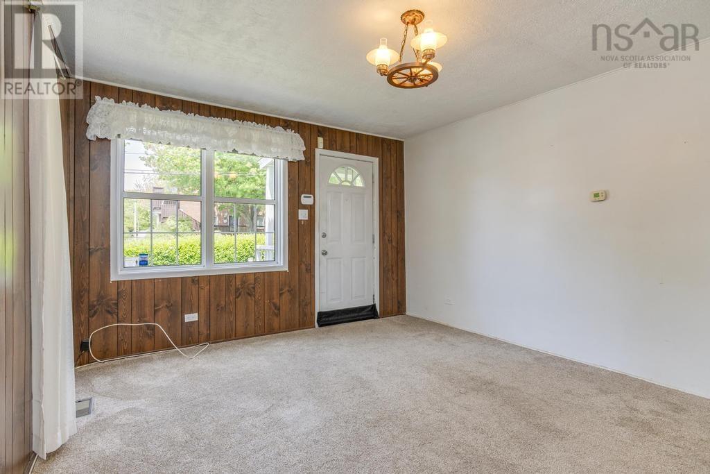 Property at 10 Courtney Road image 3