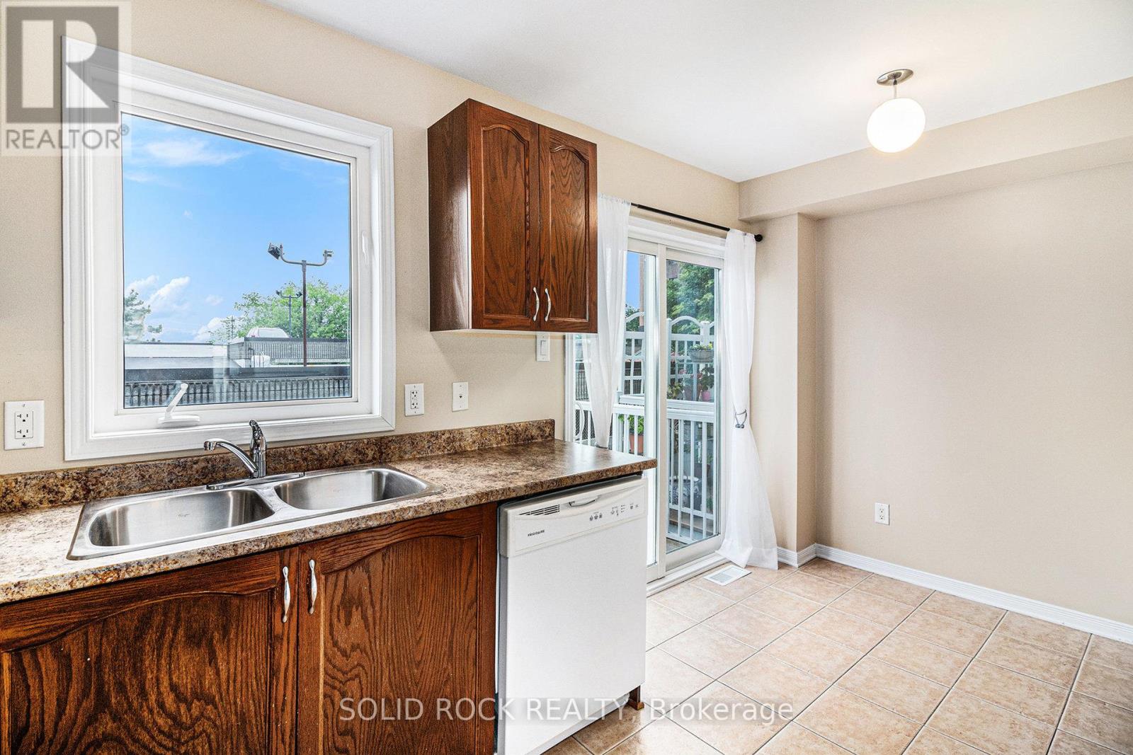 342 Gotham Private, Ottawa, Ontario  K2C 4G7 - Photo 13 - X12211781