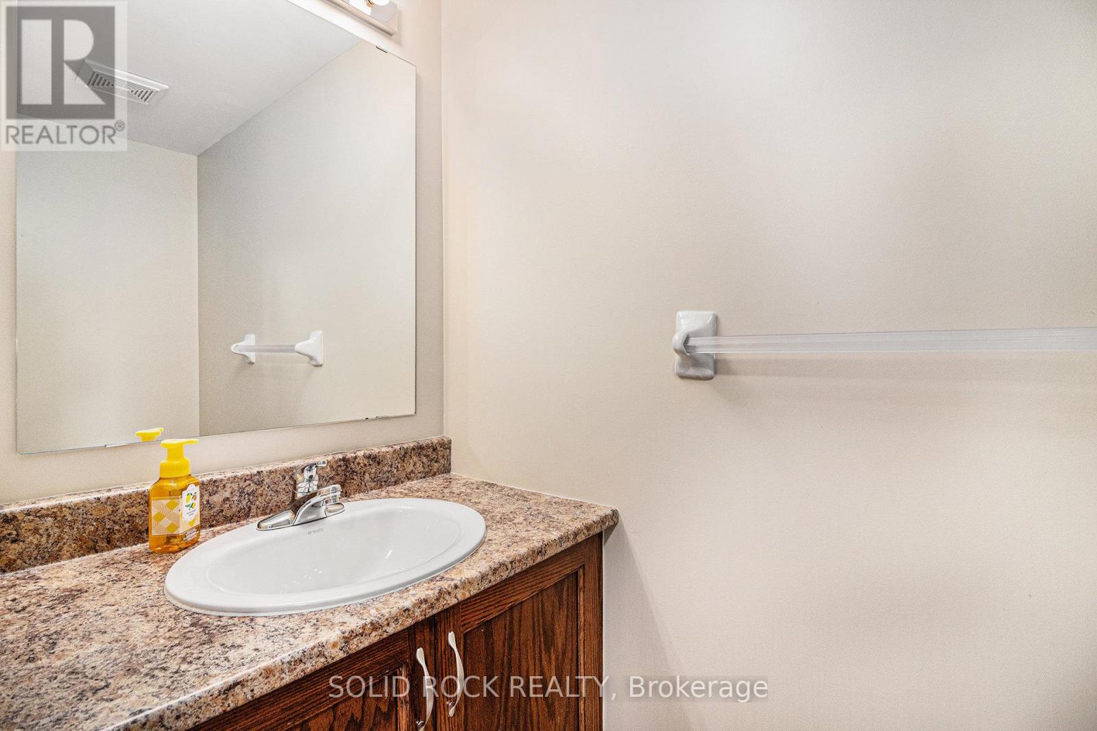 342 Gotham Private, Ottawa, Ontario  K2C 4G7 - Photo 16 - X12211781