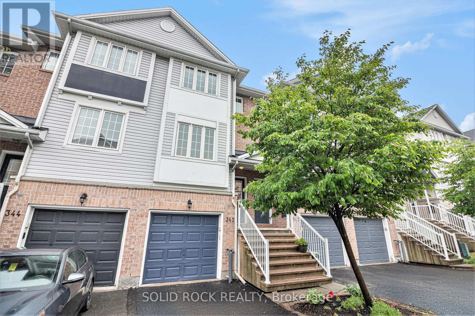 342 Gotham Private, Ottawa, Ontario  K2C 4G7 - Photo 2 - X12211781