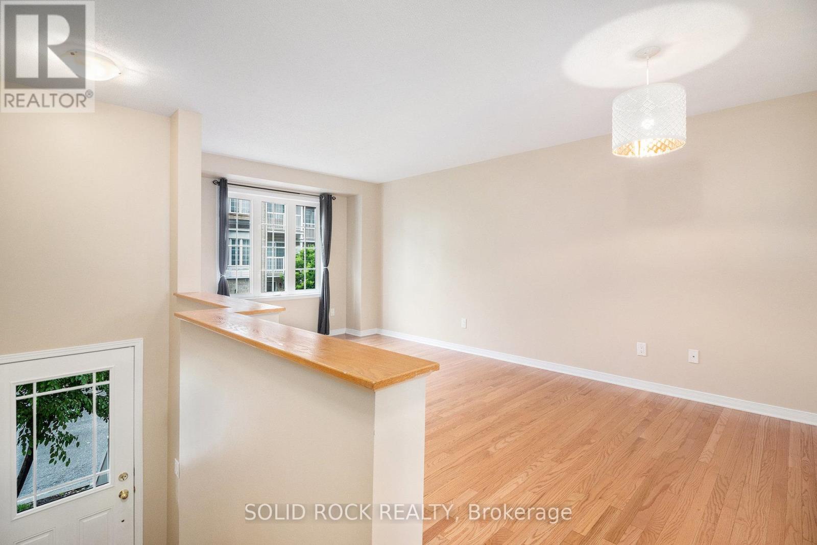 342 Gotham Private, Ottawa, Ontario  K2C 4G7 - Photo 4 - X12211781