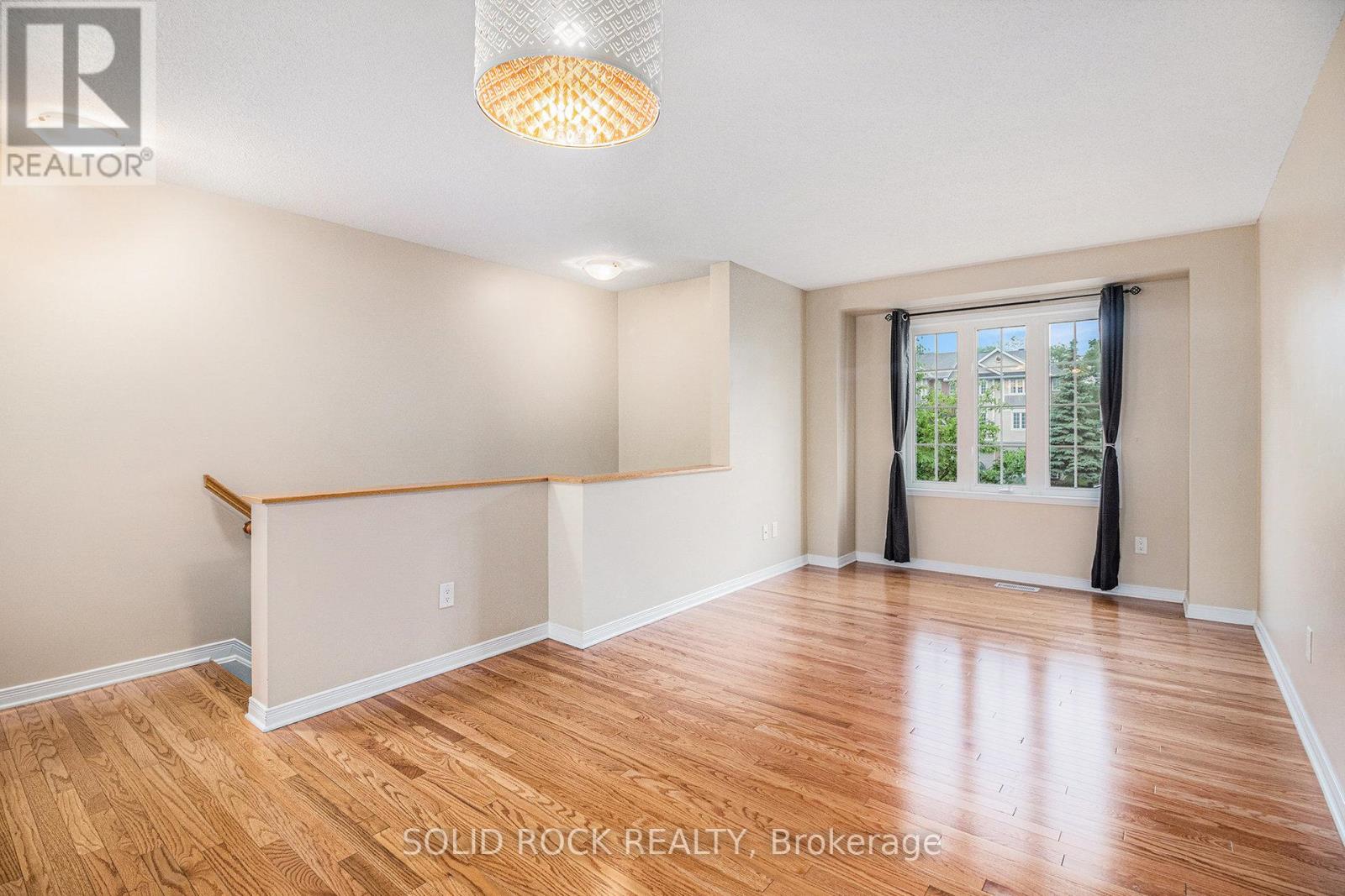 342 Gotham Private, Ottawa, Ontario  K2C 4G7 - Photo 5 - X12211781