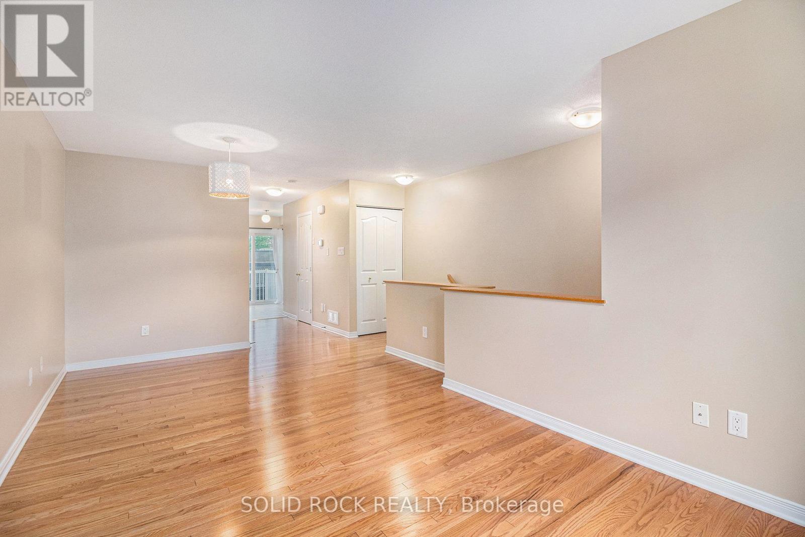 342 Gotham Private, Ottawa, Ontario  K2C 4G7 - Photo 7 - X12211781