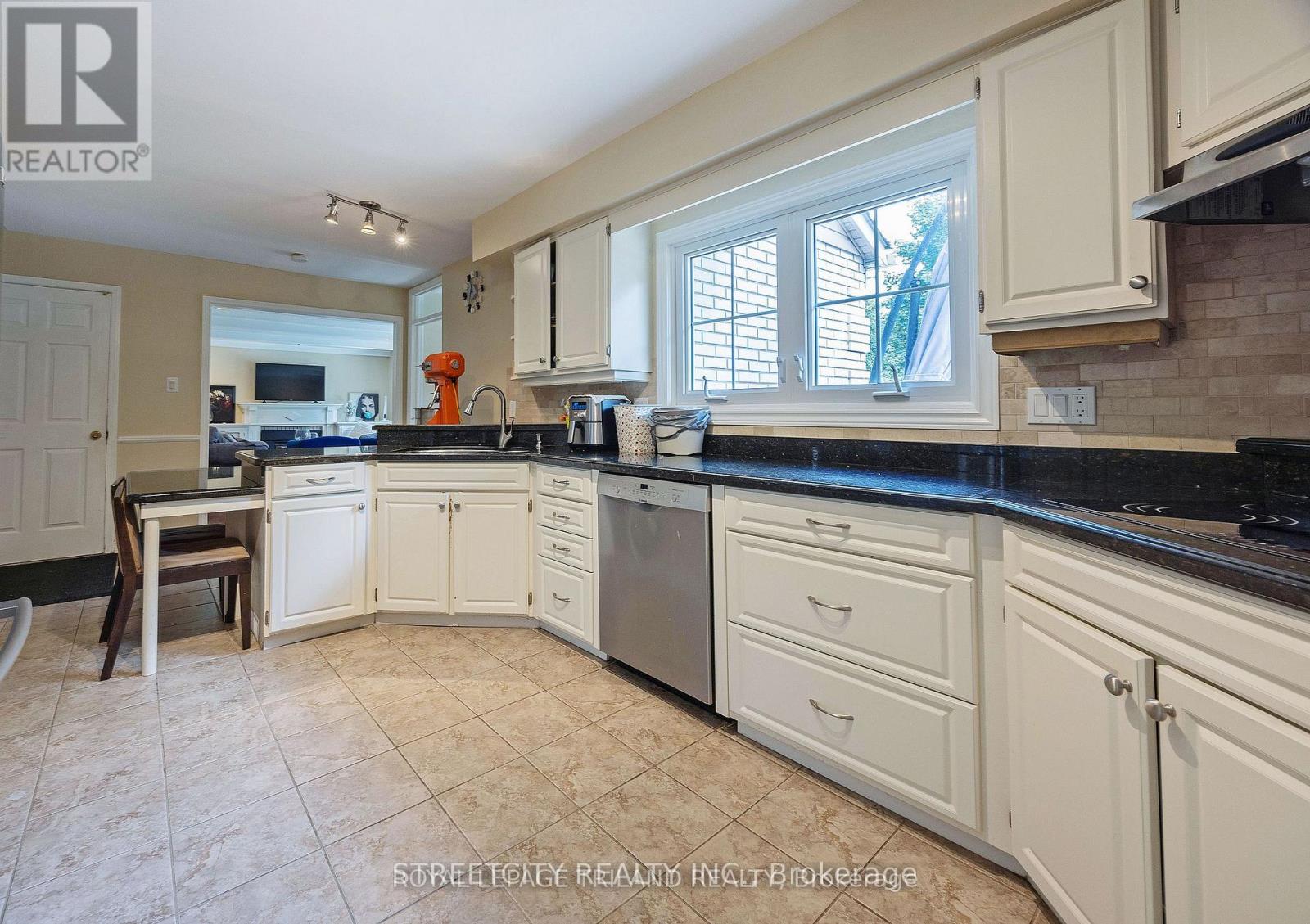 69 Shavian Boulevard, London North, Ontario  N6G 2P4 - Photo 14 - X12183835
