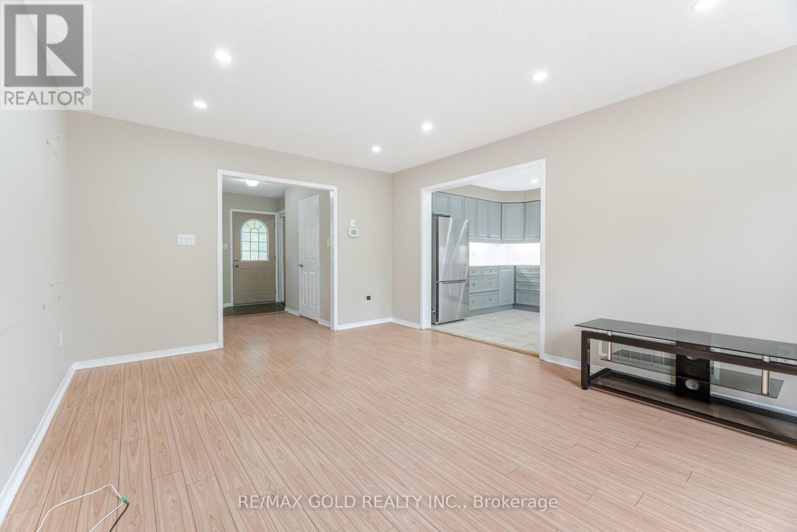 135 Norland Circle, Oshawa, Ontario  L1L 0A7 - Photo 11 - E12211773