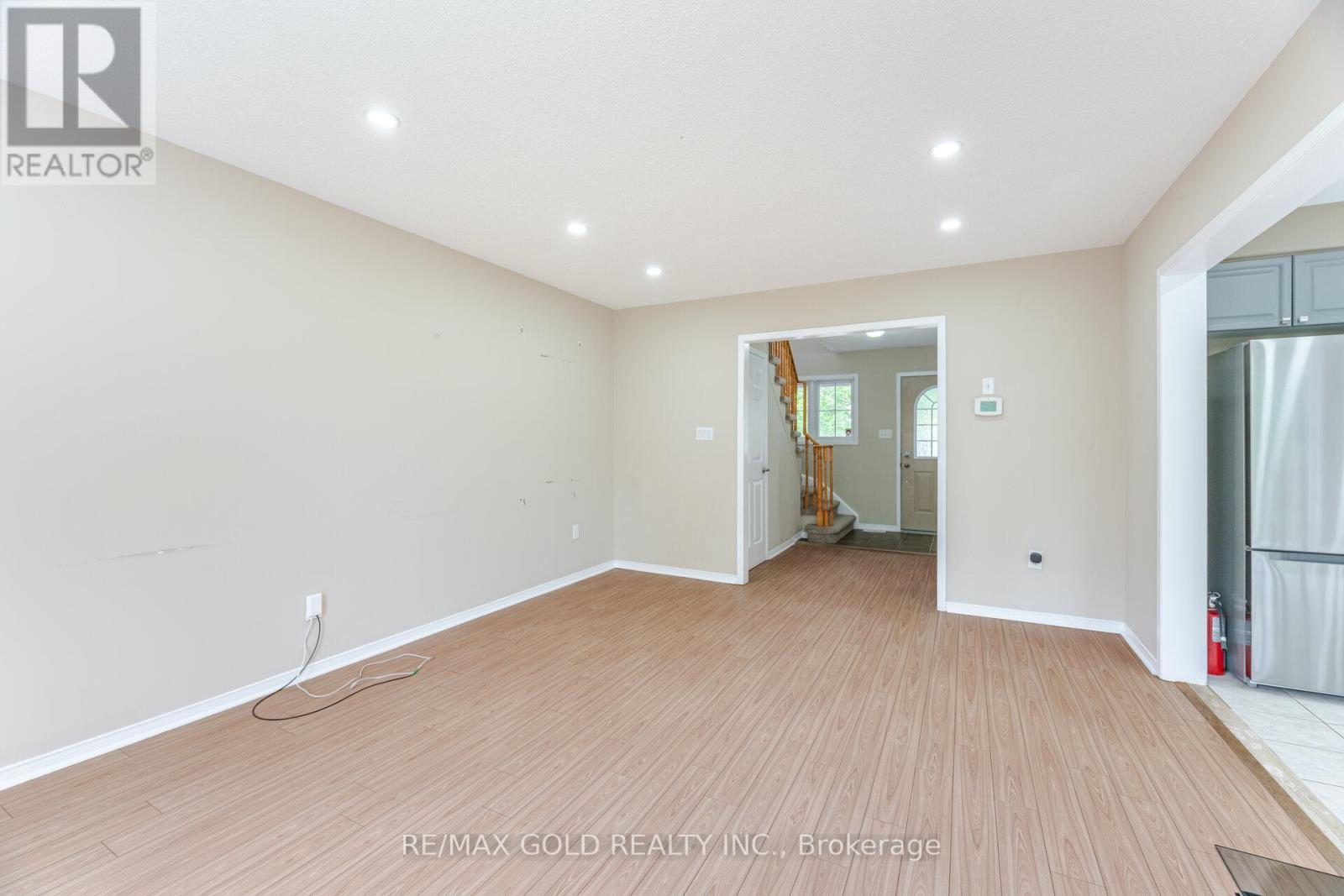 135 Norland Circle, Oshawa, Ontario  L1L 0A7 - Photo 8 - E12211773