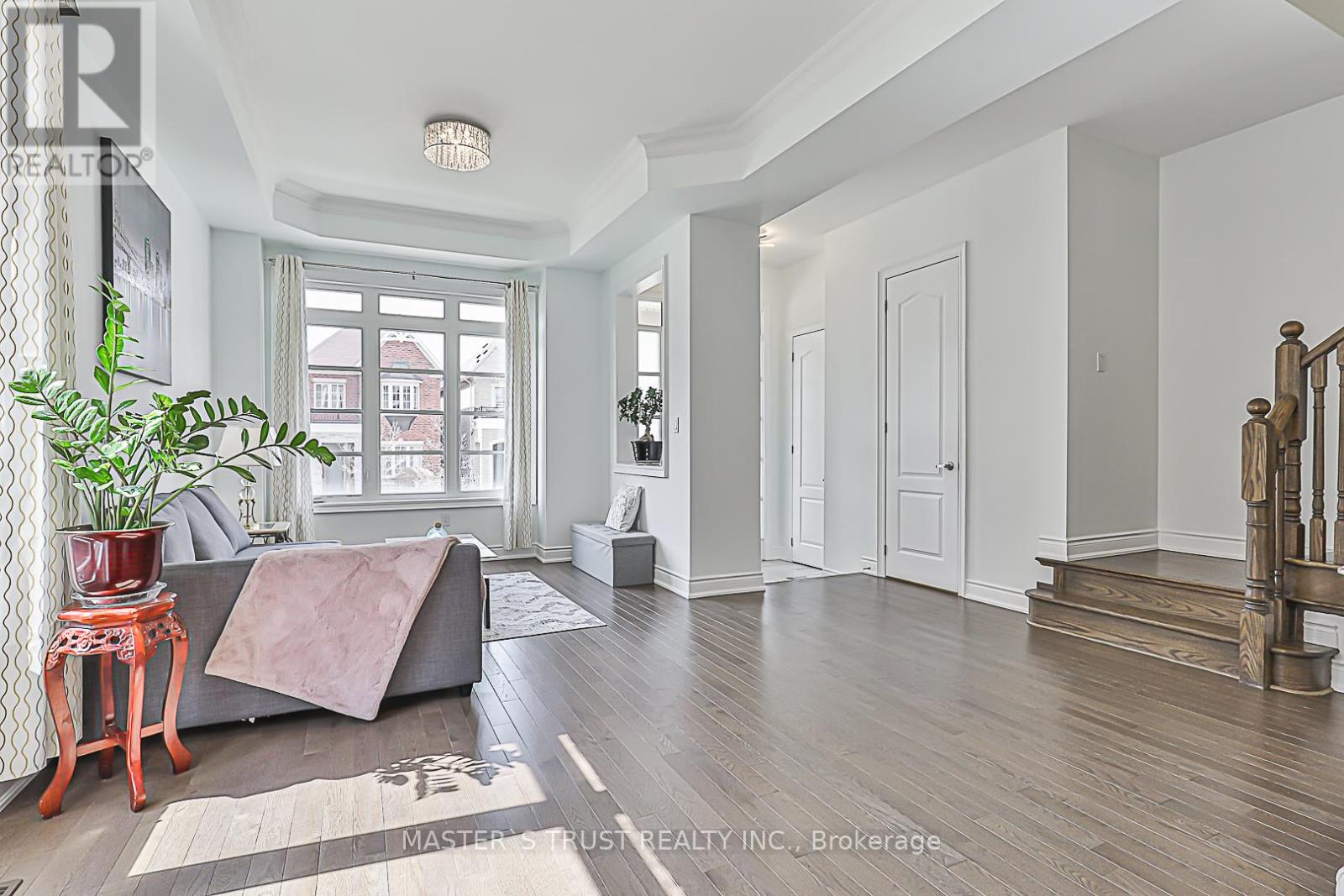 172 Paradelle Drive, Richmond Hill, Ontario  L4E 1E7 - Photo 6 - N12211615