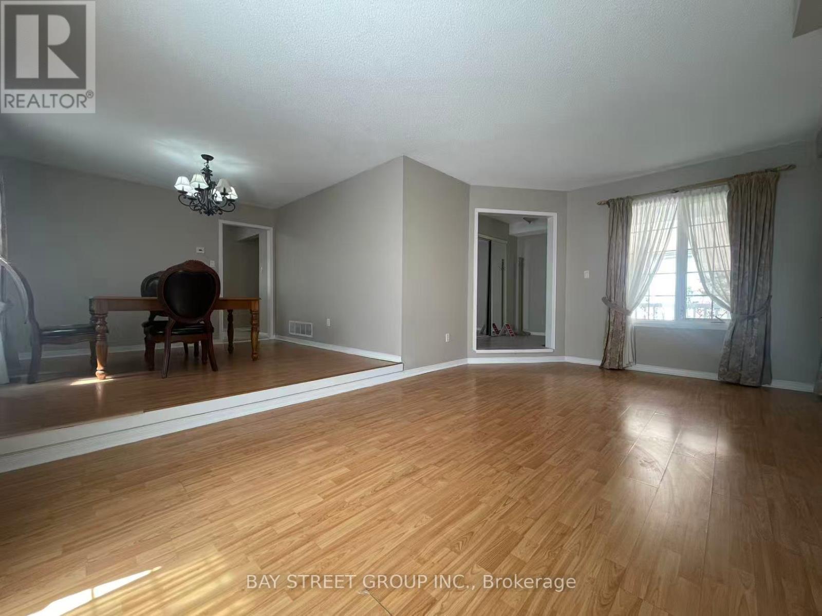 5751 Prairie Circle, Mississauga, Ontario  L5N 6B5 - Photo 10 - W12157764