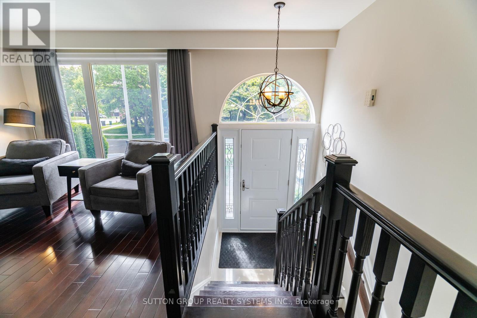 2753 Inlake Court, Mississauga, Ontario  L5N 2A4 - Photo 5 - W12157647