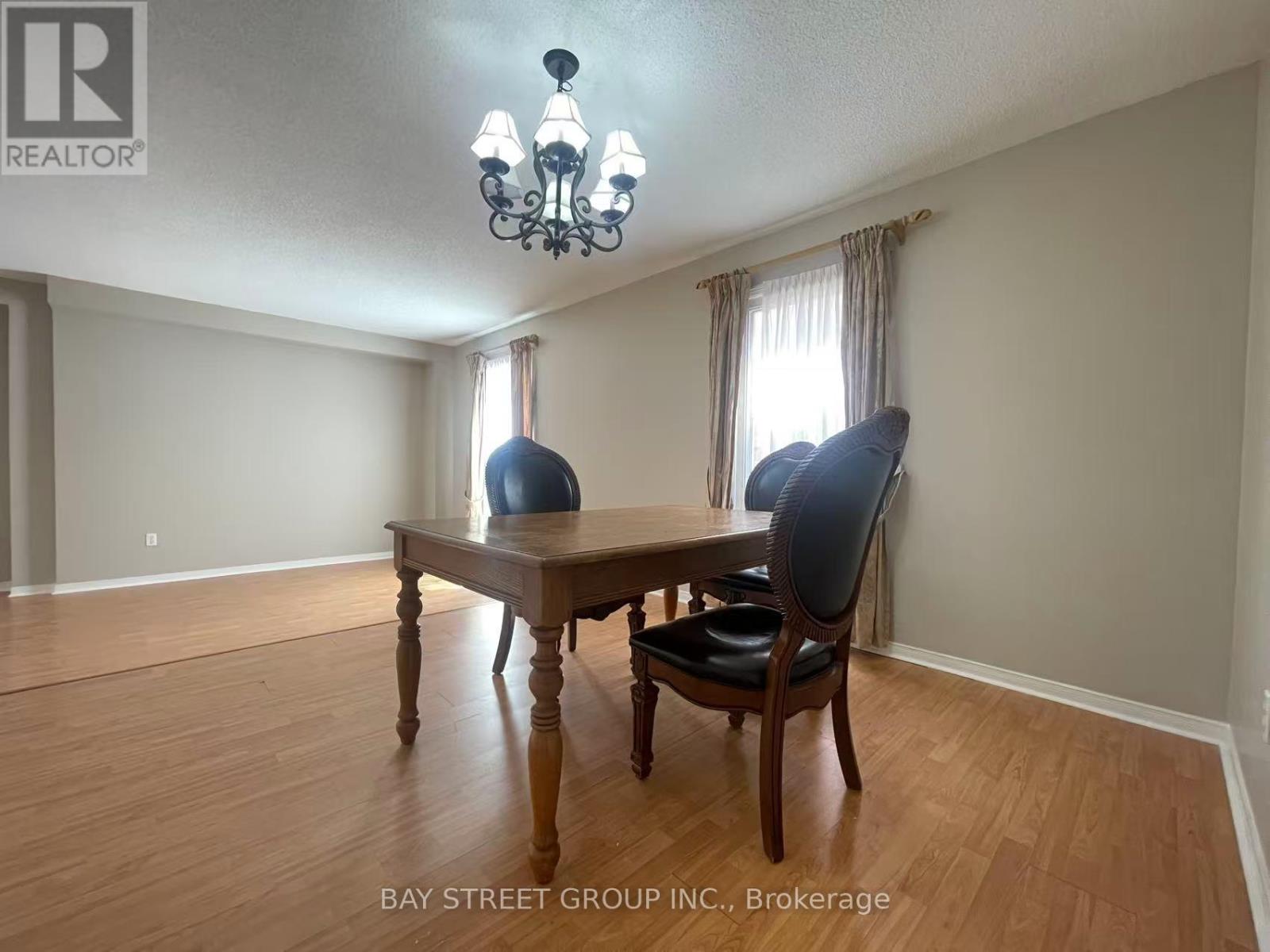 5751 Prairie Circle, Mississauga, Ontario  L5N 6B5 - Photo 8 - W12157764