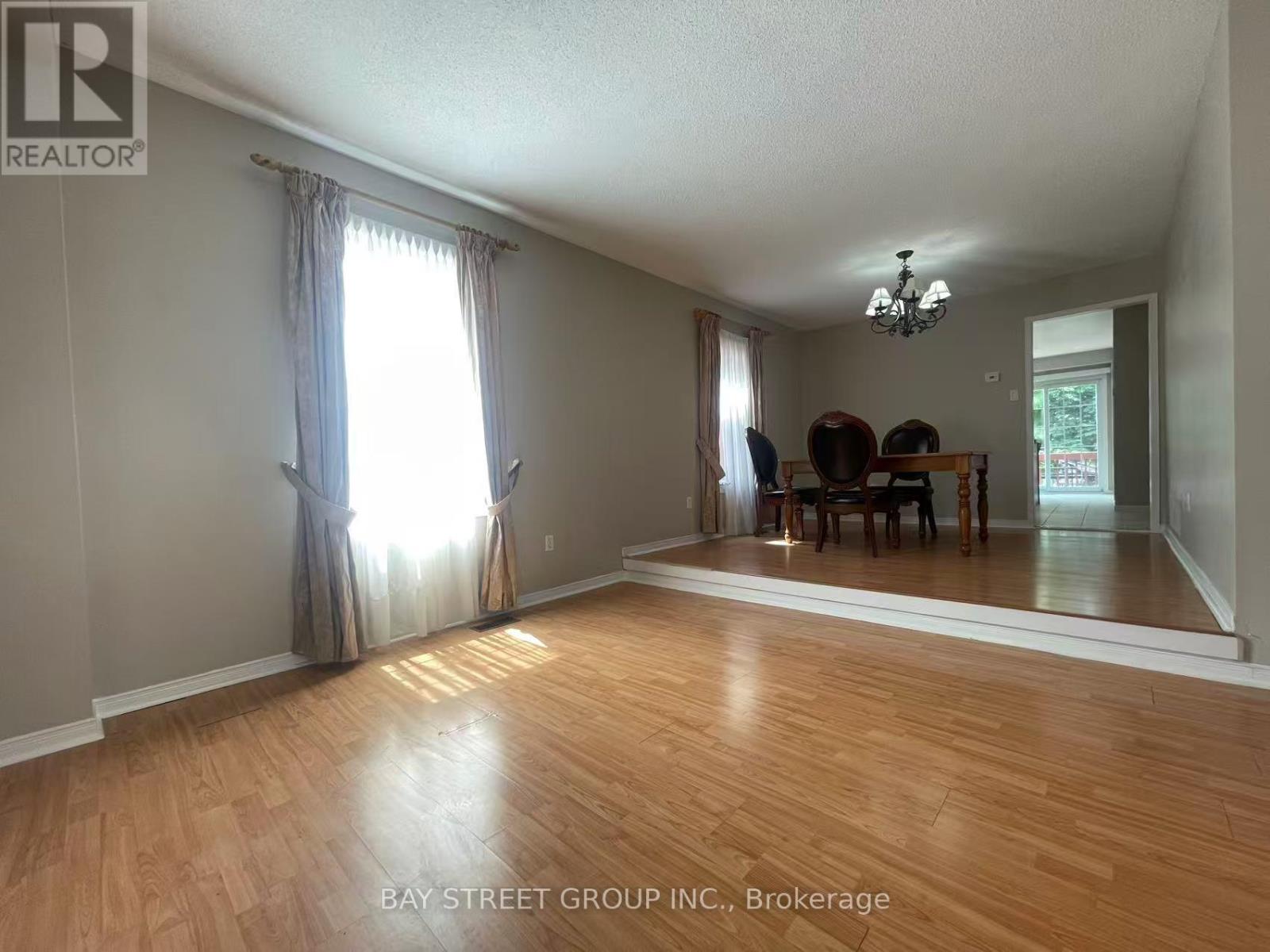 5751 Prairie Circle, Mississauga, Ontario  L5N 6B5 - Photo 9 - W12157764