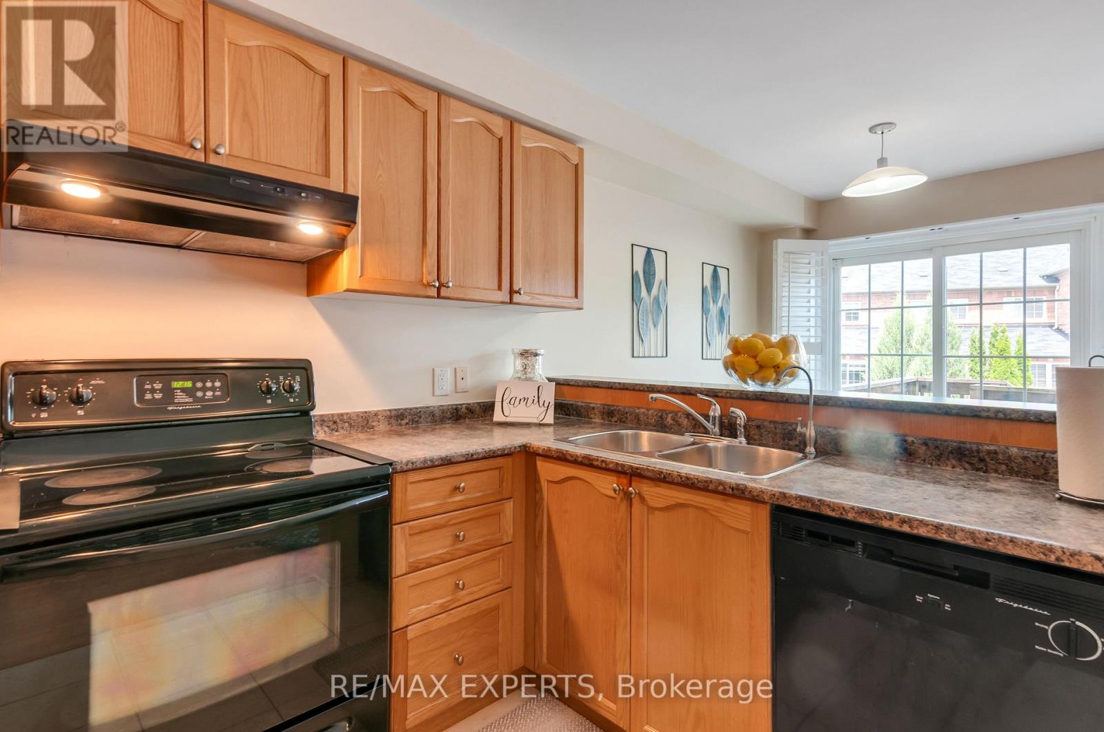 48 - 76 Eagle Trace Drive, Brampton, Ontario  L6R 0M4 - Photo 15 - W12211775