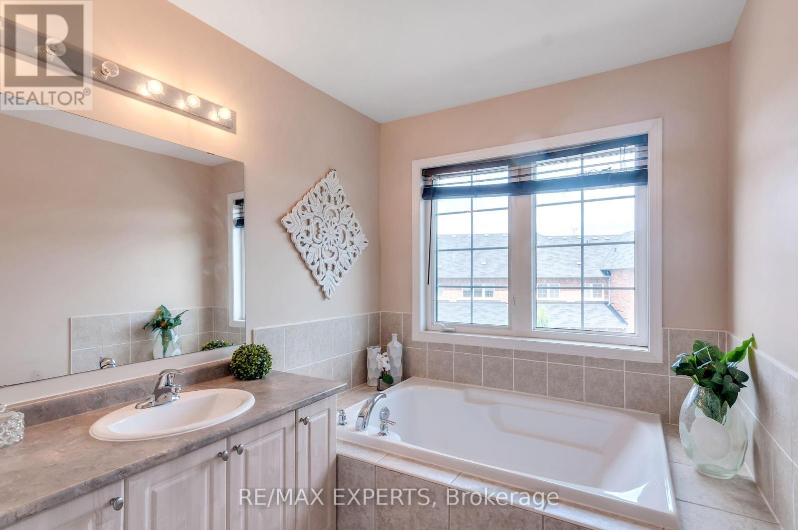 48 - 76 Eagle Trace Drive, Brampton, Ontario  L6R 0M4 - Photo 27 - W12211775