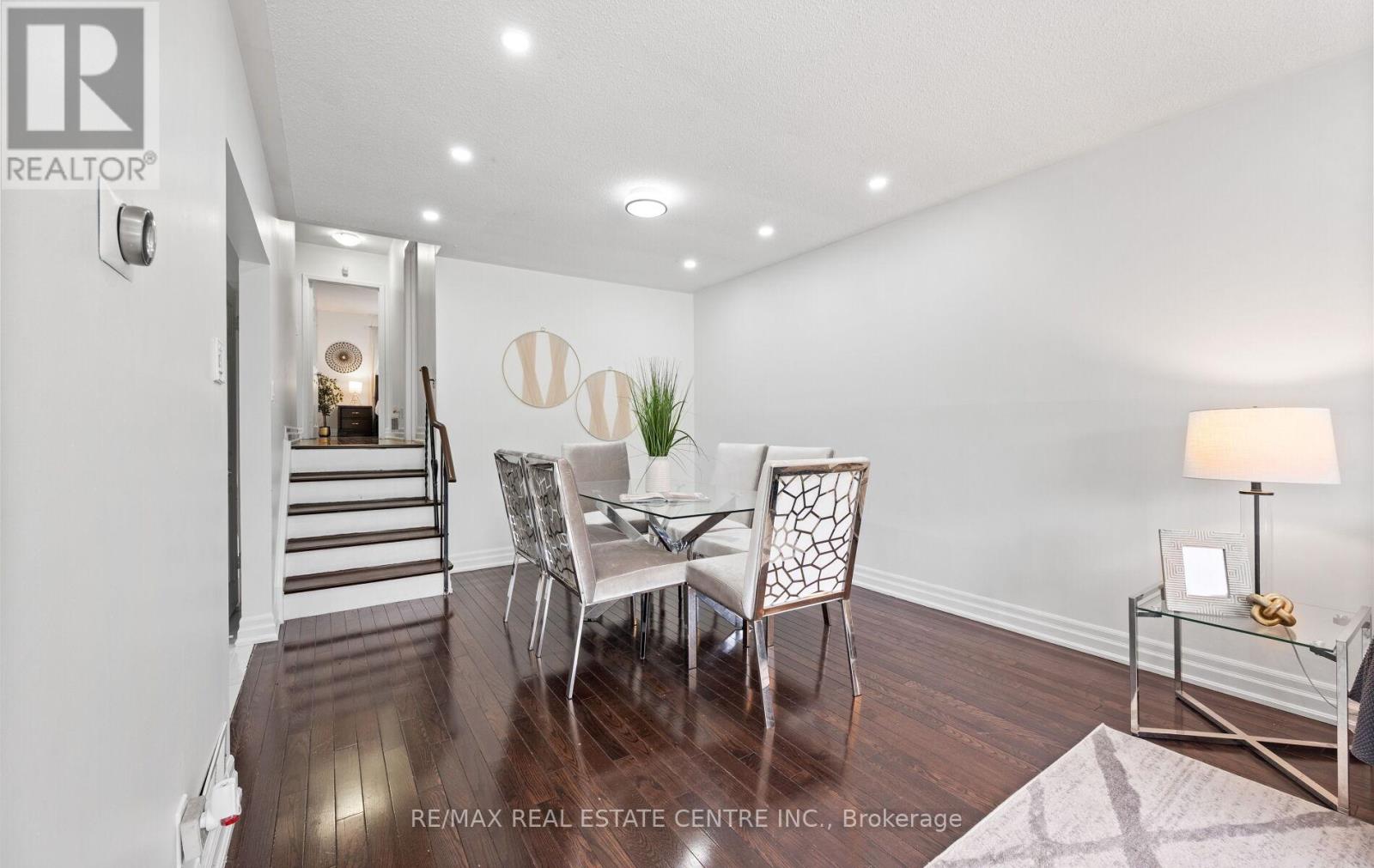 18 Dearbourne Boulevard, Brampton, Ontario  L6T 1J6 - Photo 12 - W12211779