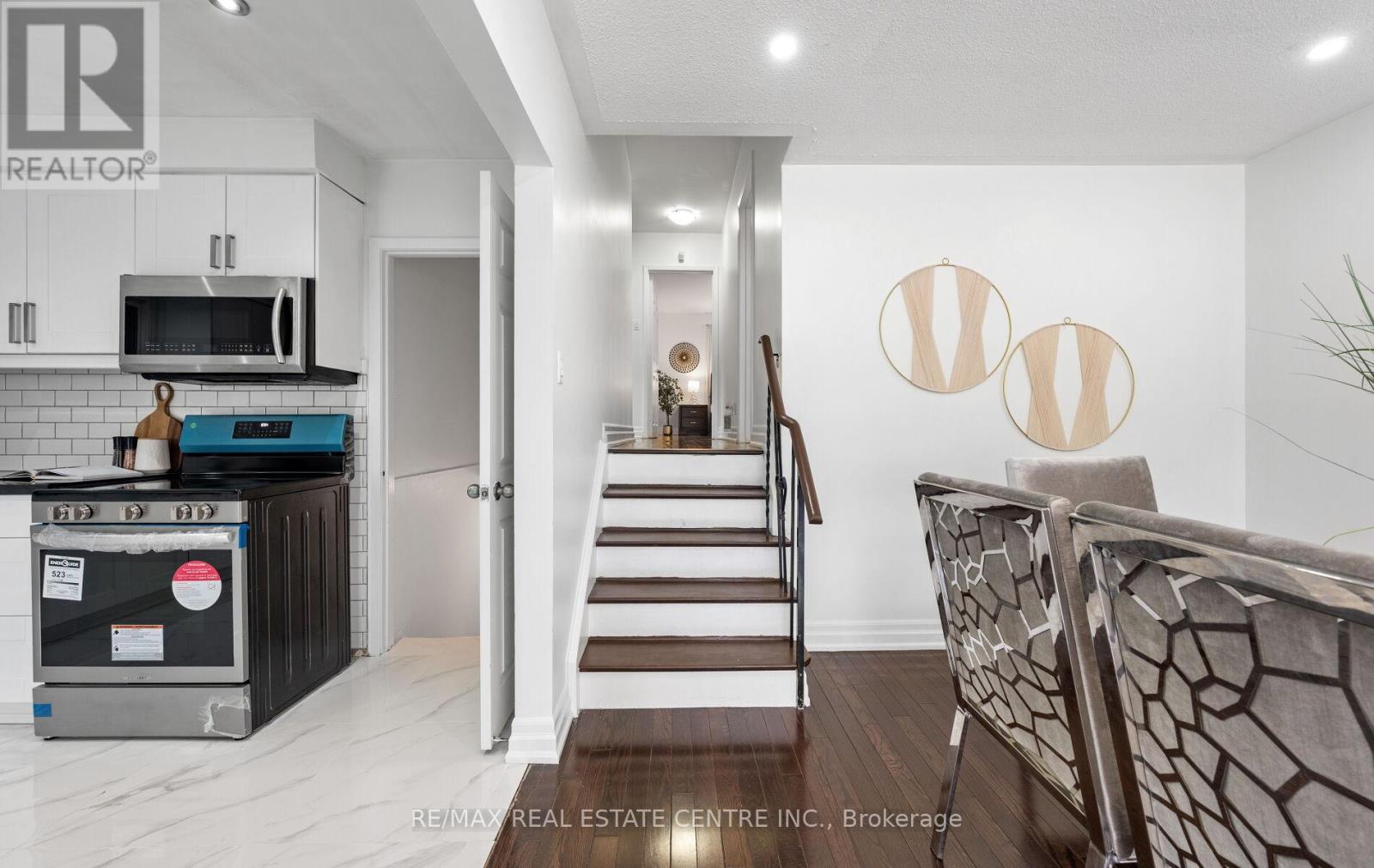 18 Dearbourne Boulevard, Brampton, Ontario  L6T 1J6 - Photo 24 - W12211779