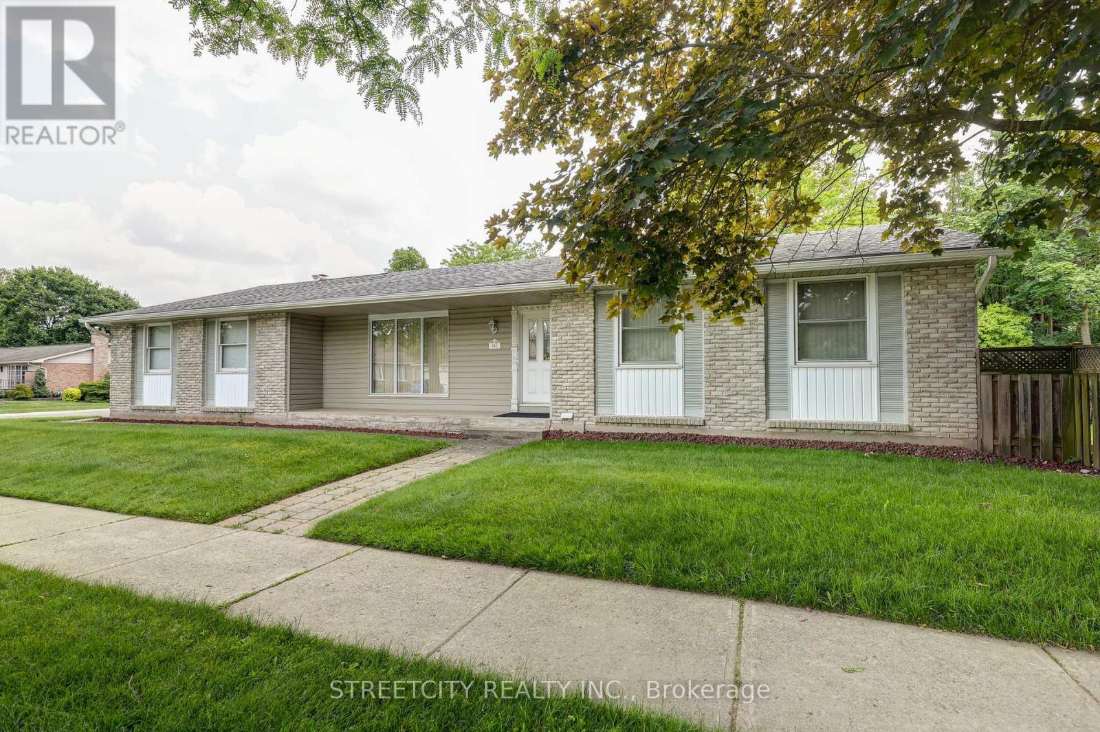 981 Farnham Court