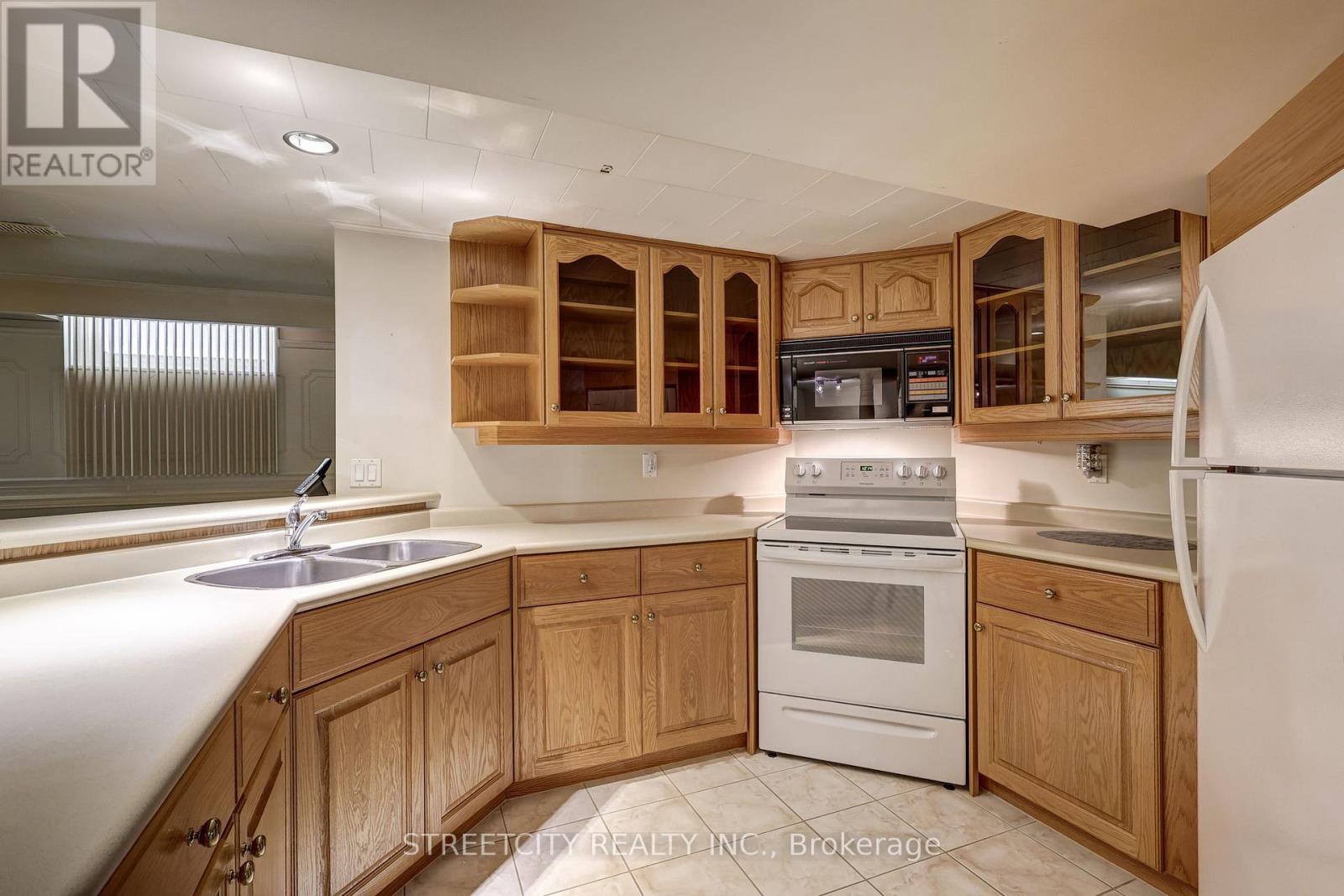 981 Farnham Court, London South, Ontario  N6K 1R5 - Photo 38 - X12211863