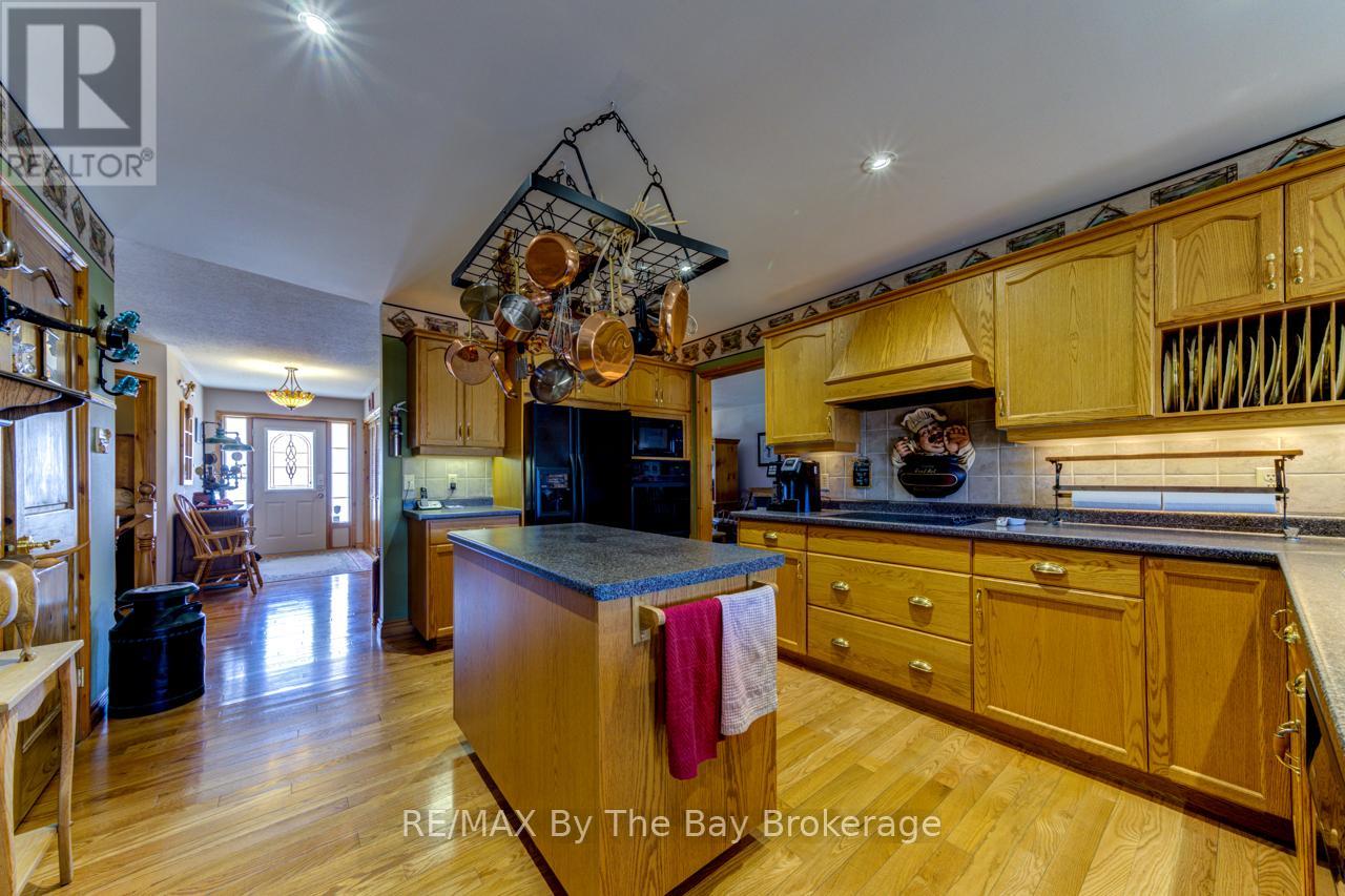 15 Pridham Court, Wasaga Beach, Ontario  L9Z 1M4 - Photo 14 - S12064816