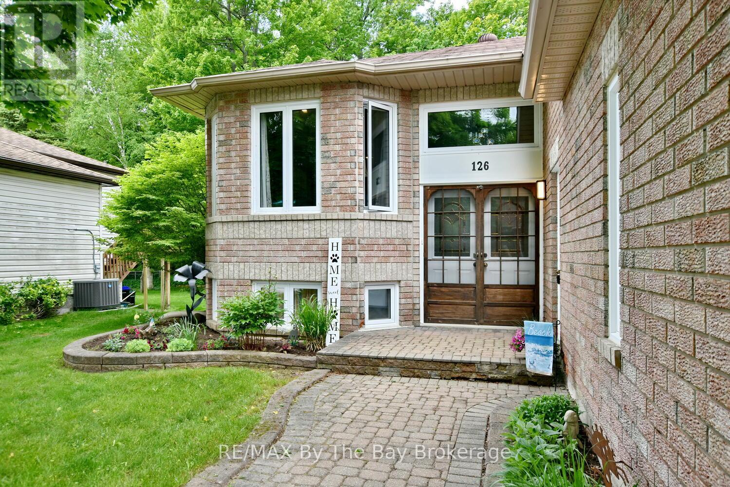 126 Fernbrook Drive, Wasaga Beach, Ontario  L9Z 1G6 - Photo 2 - S12211842