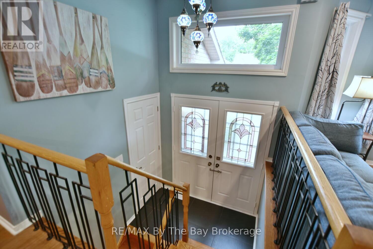 126 Fernbrook Drive, Wasaga Beach, Ontario  L9Z 1G6 - Photo 3 - S12211842