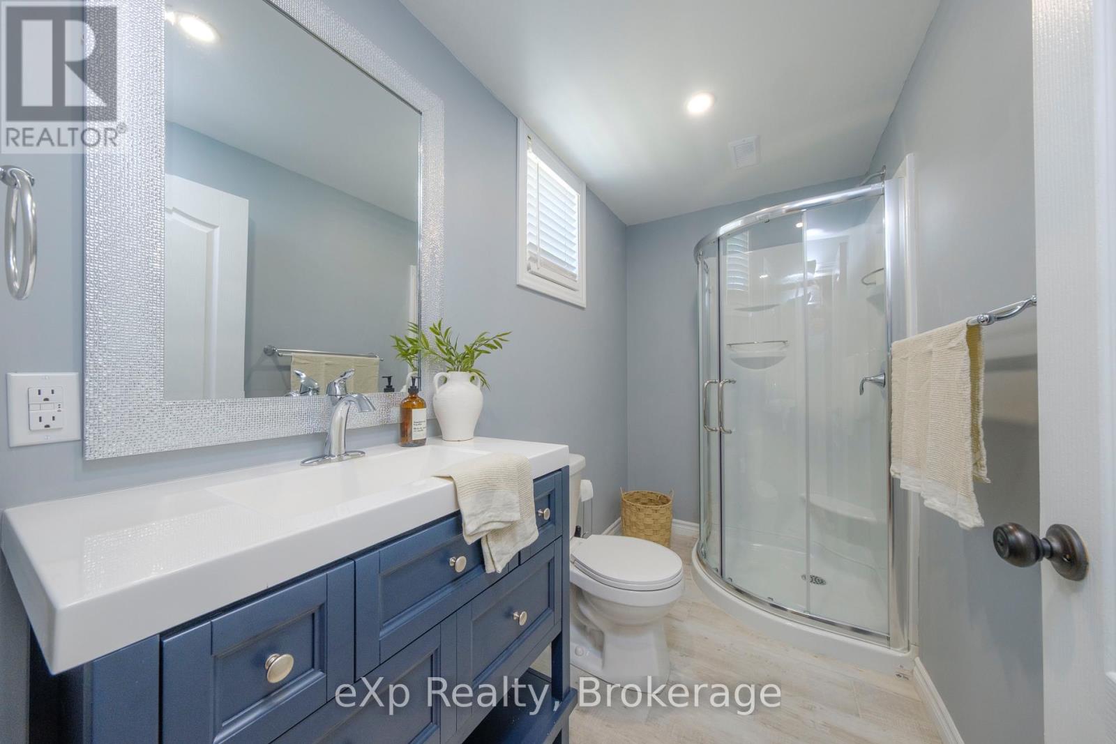 484 Falconer Street, Saugeen Shores, Ontario  N0H 2C2 - Photo 10 - X12211808