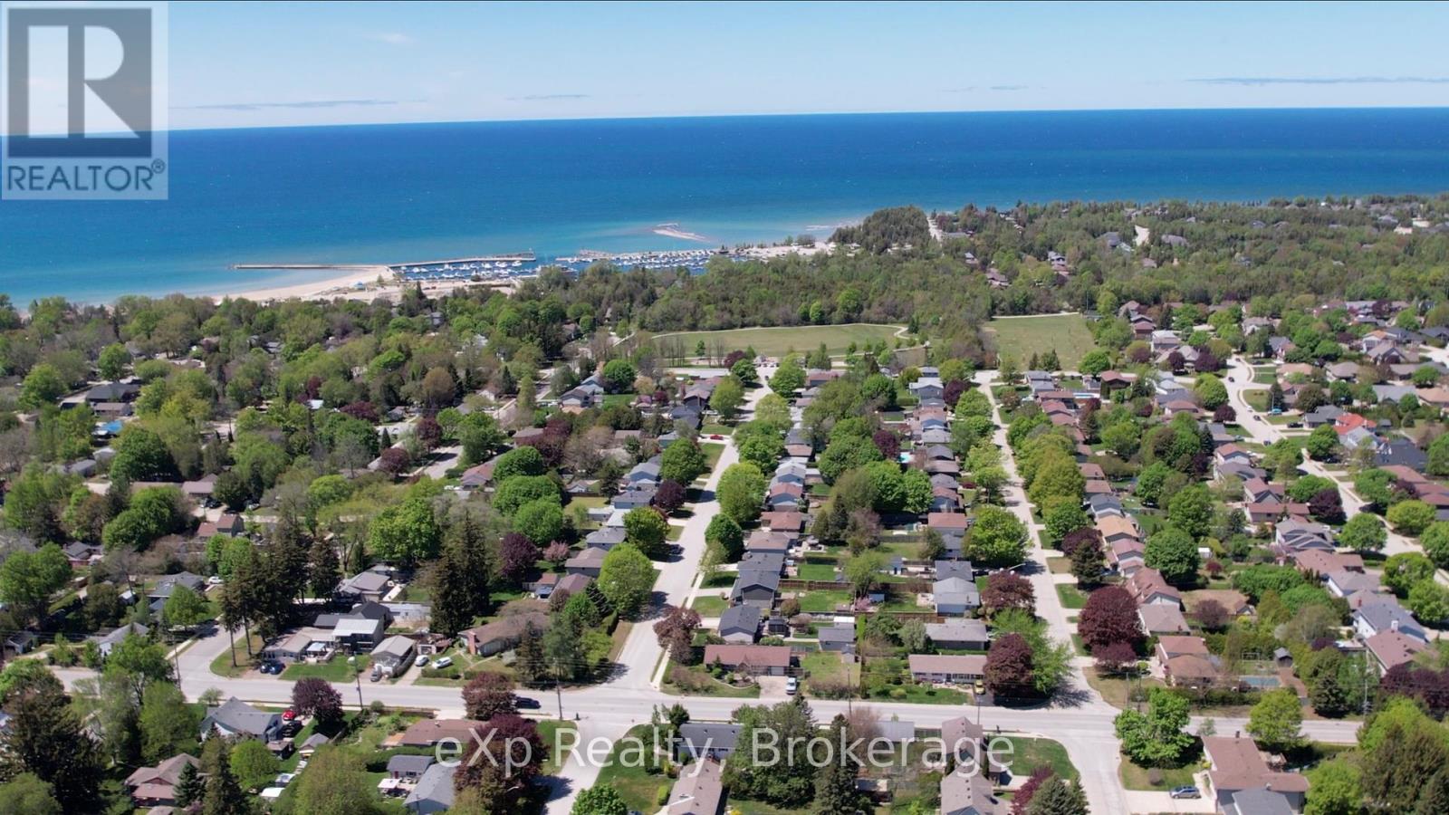 484 Falconer Street, Saugeen Shores, Ontario  N0H 2C2 - Photo 3 - X12211808