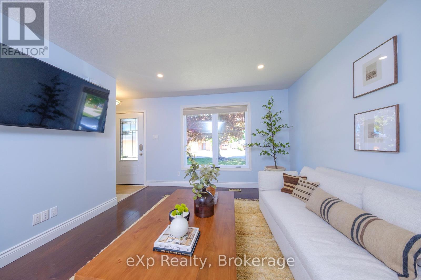 484 Falconer Street, Saugeen Shores, Ontario  N0H 2C2 - Photo 5 - X12211808