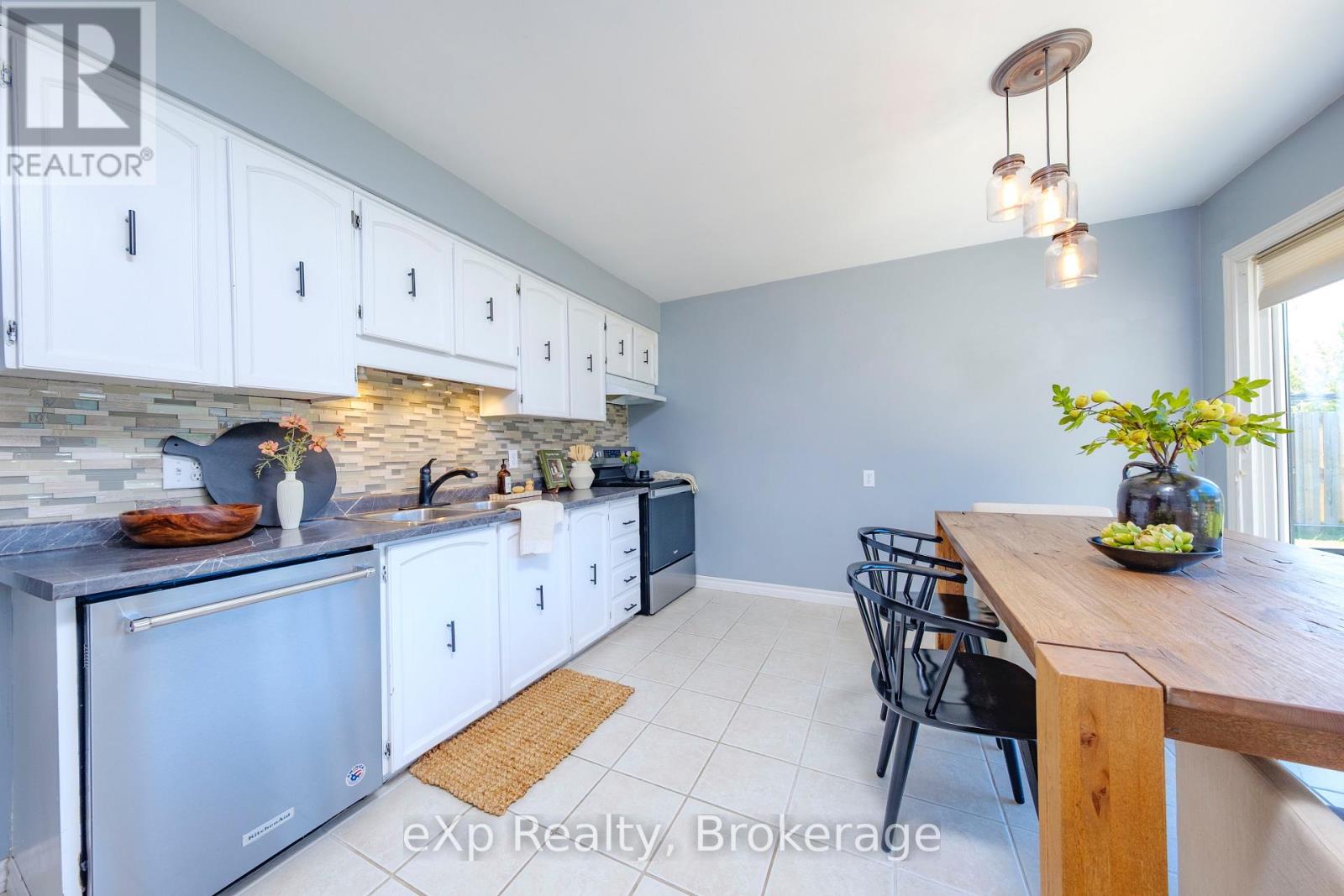 484 Falconer Street, Saugeen Shores, Ontario  N0H 2C2 - Photo 6 - X12211808