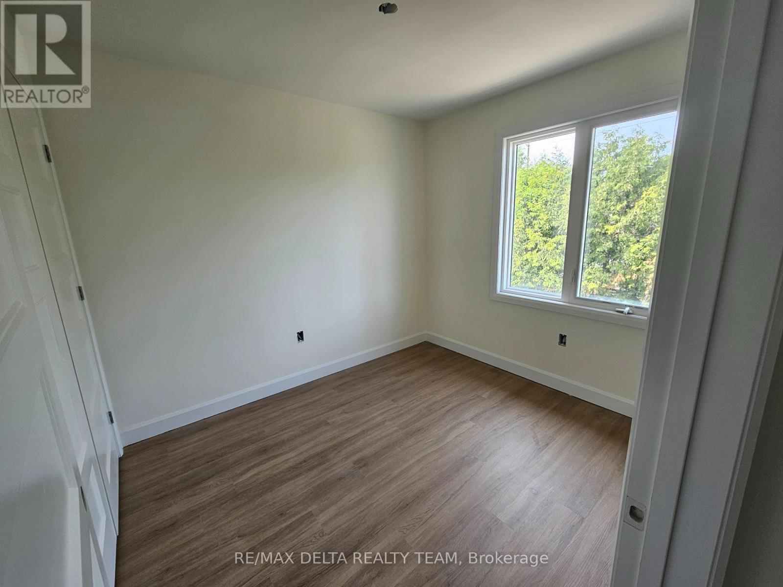 A - 77 Granton Avenue, Ottawa, Ontario  K2G 1L2 - Photo 4 - X12211794