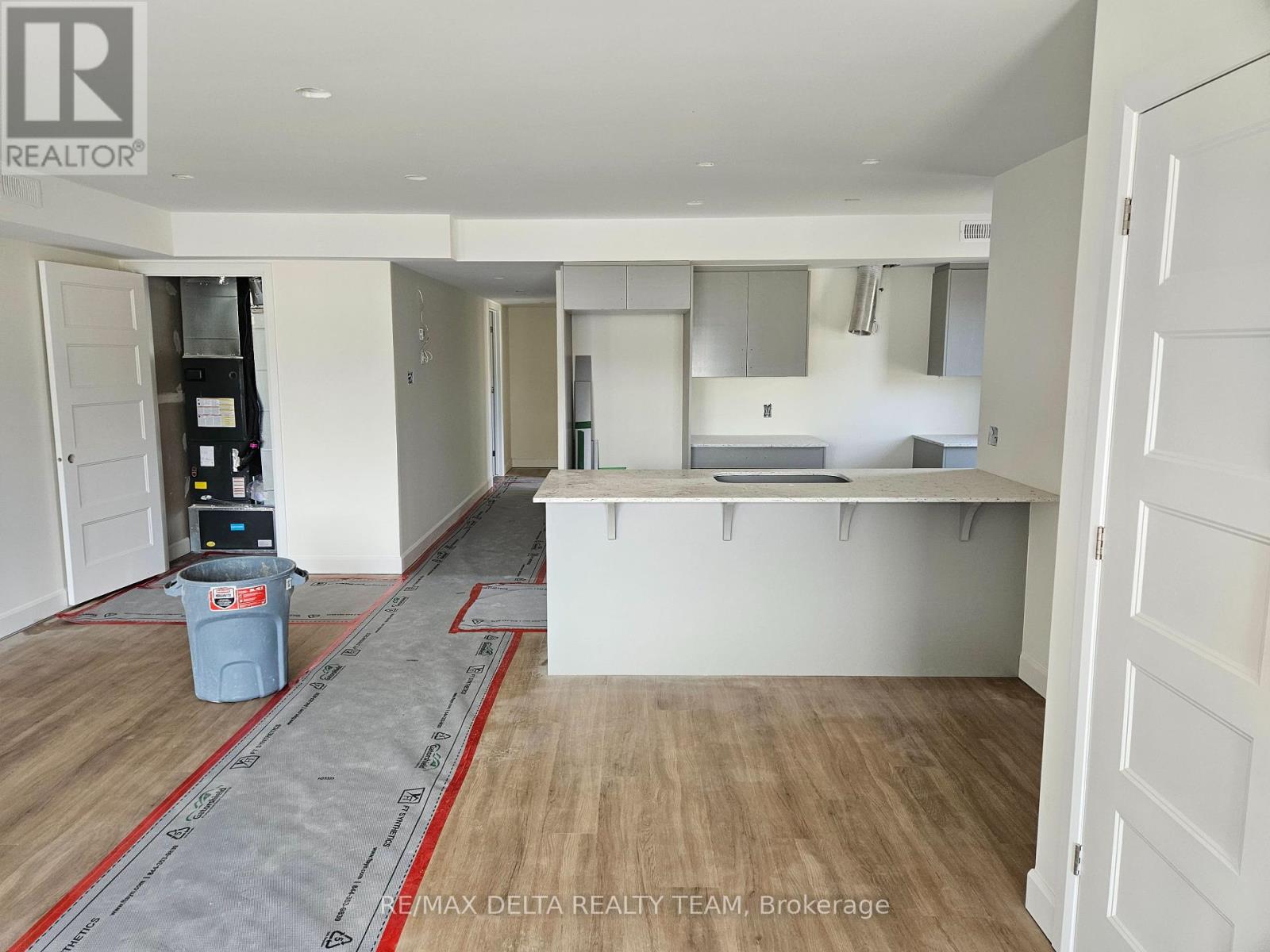 B - 77 Granton Avenue, Ottawa, Ontario  K2G 1L2 - Photo 3 - X12211796