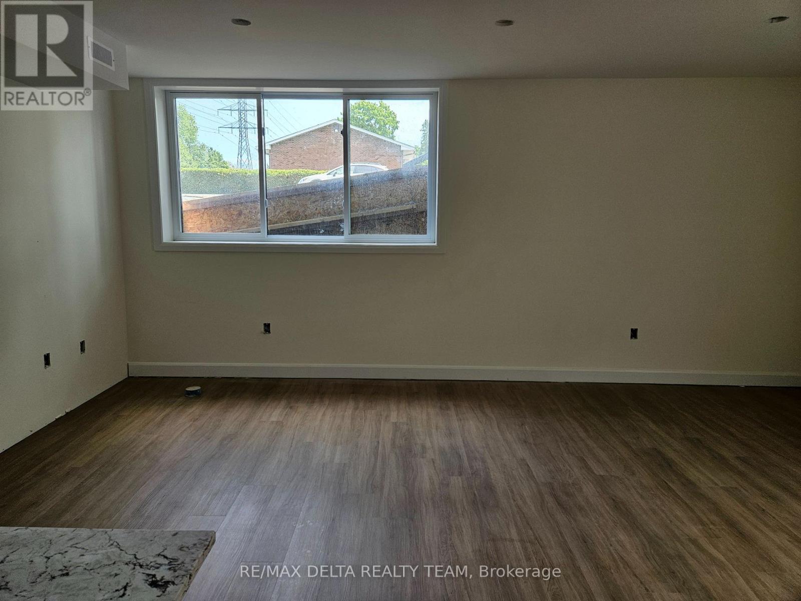 B - 77 Granton Avenue, Ottawa, Ontario  K2G 1L2 - Photo 7 - X12211796